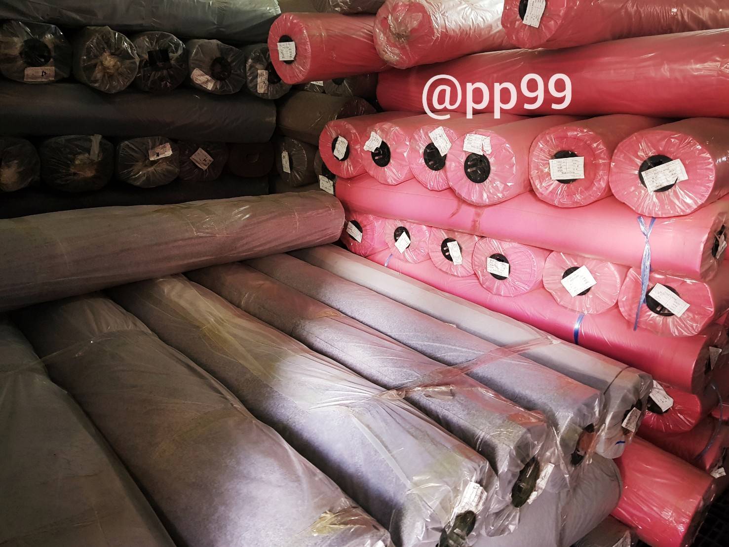 พรมอัดเรียบ สีชมพู เป็นพรมปูพื้น กว้าง1.5m. ราคาพรมแบ่งขาย 250 บาท/เมตร