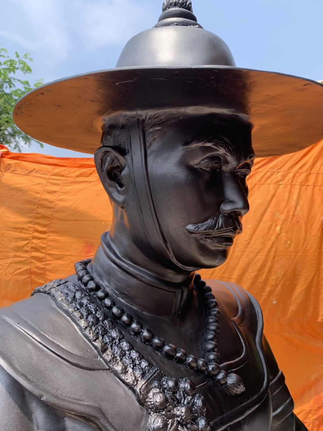 สมเด็จพระเจ้าตากสินมหาราช สูง 186 cm