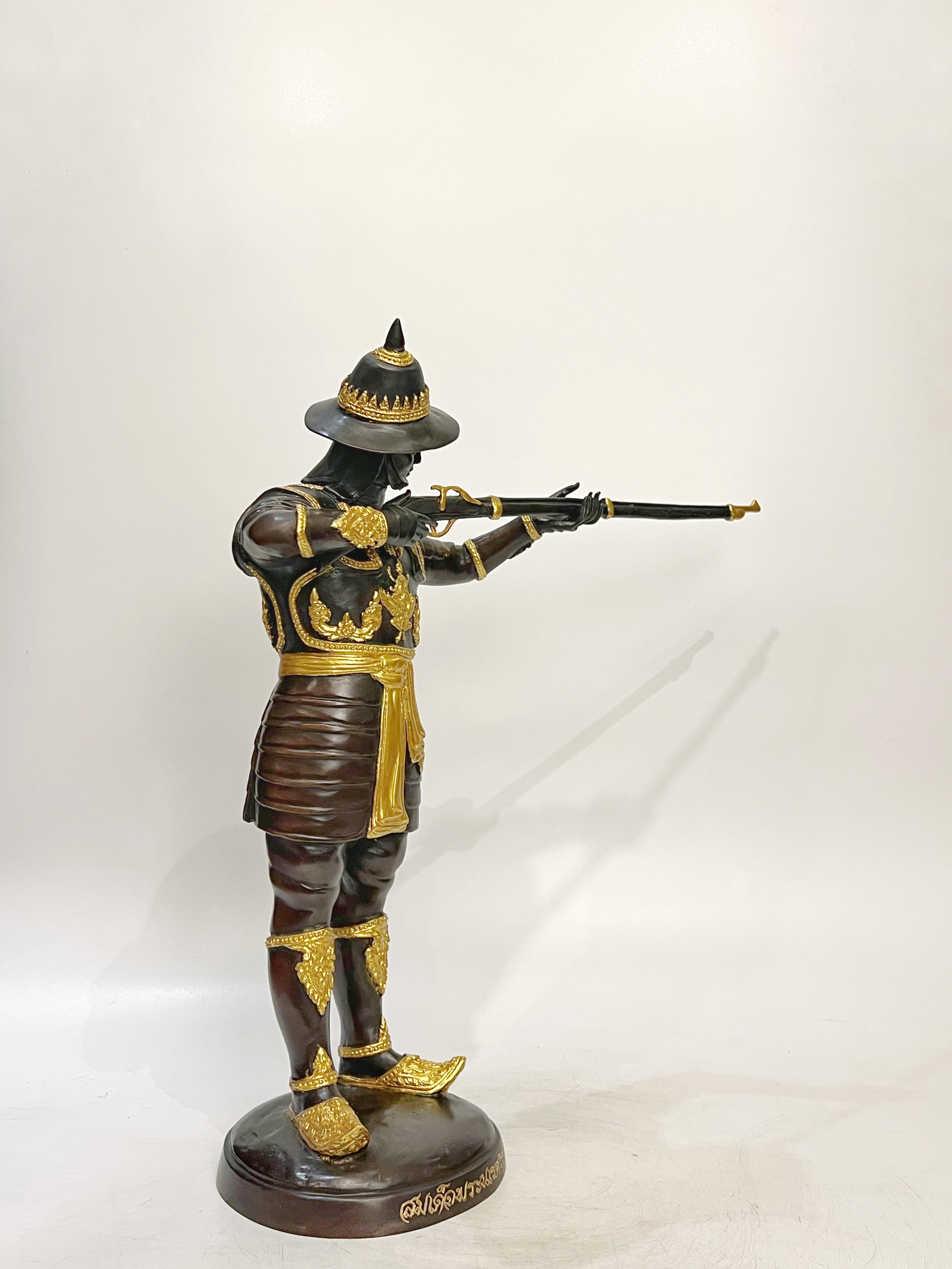 พระนเรศวรมหาราช ทรงพระแสงปืนต้น หน้าตัก 9 นิ้ว