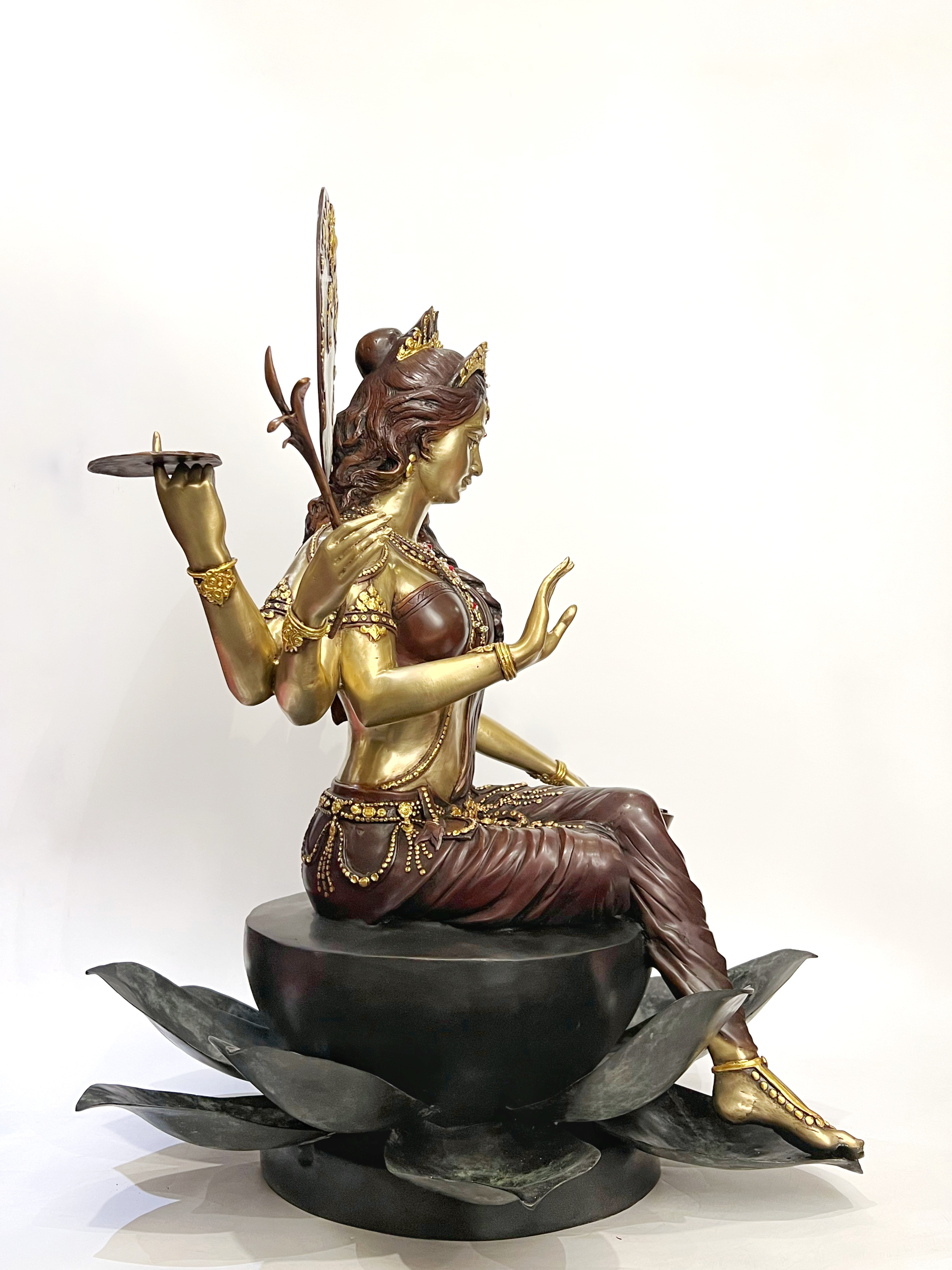 พระแม่ลักษมี หน้าตัก 16 นิ้ว