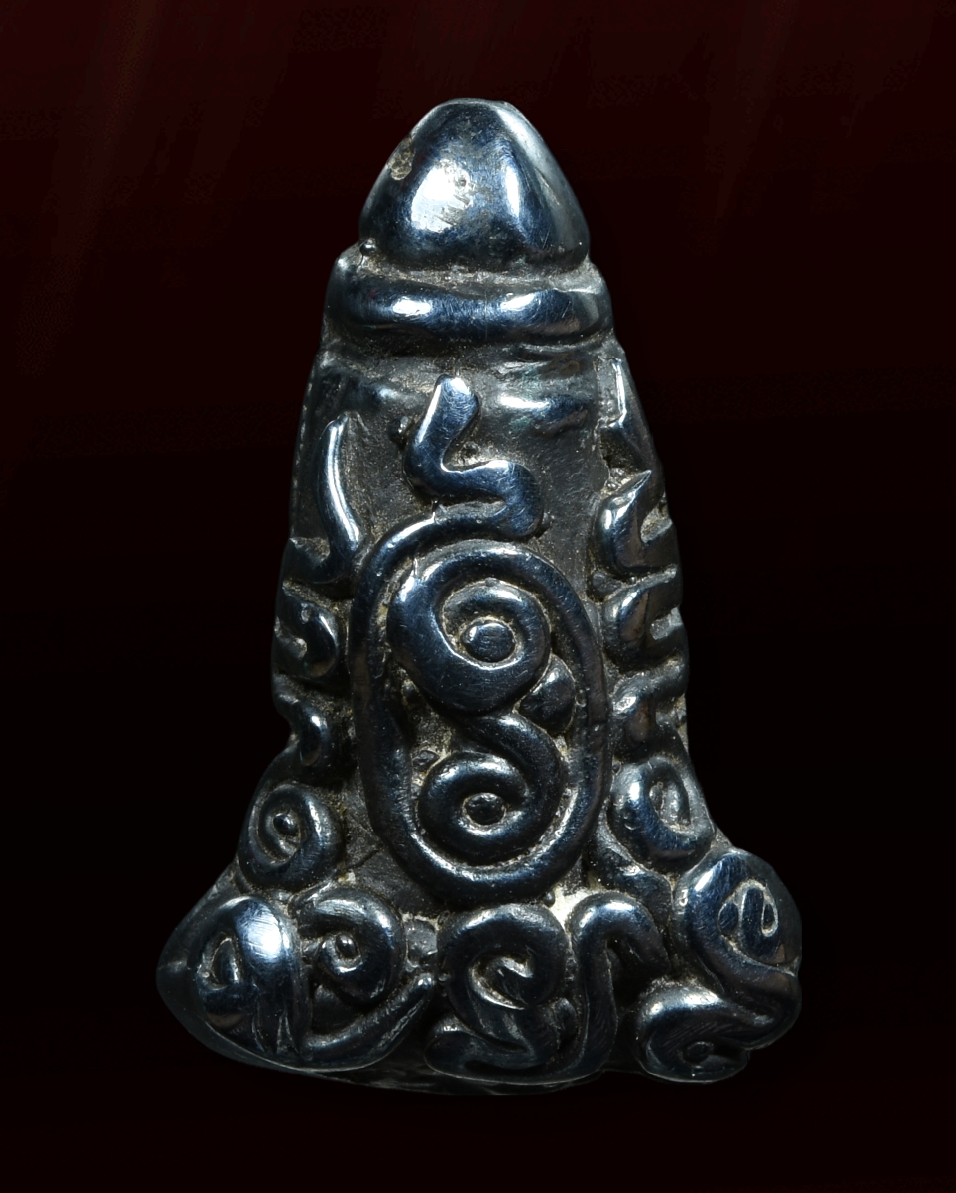 พระปิดตาสี่กร เศียรแหลม เนื้อเมฆพัตร