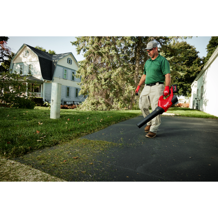 MILWAUKEE M18 FBLG3-0 เครื่องเป่าใบไม้ไร้สาย 18 โวลต์ พร้อมแท่นชาร์จและแบตเตอรี่ 18V@5.0AH x 2 ก้อน