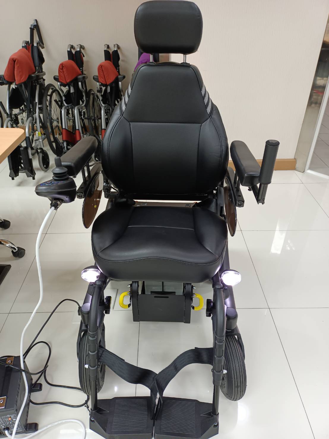 รถเข็นไฟฟ้าคาร์ม่า รุ่น Blazer Captain พนักพิงหลังปรับเอนได้ รับประกันศูนย์ 5 ปี (รุ่นยอดนิยม)