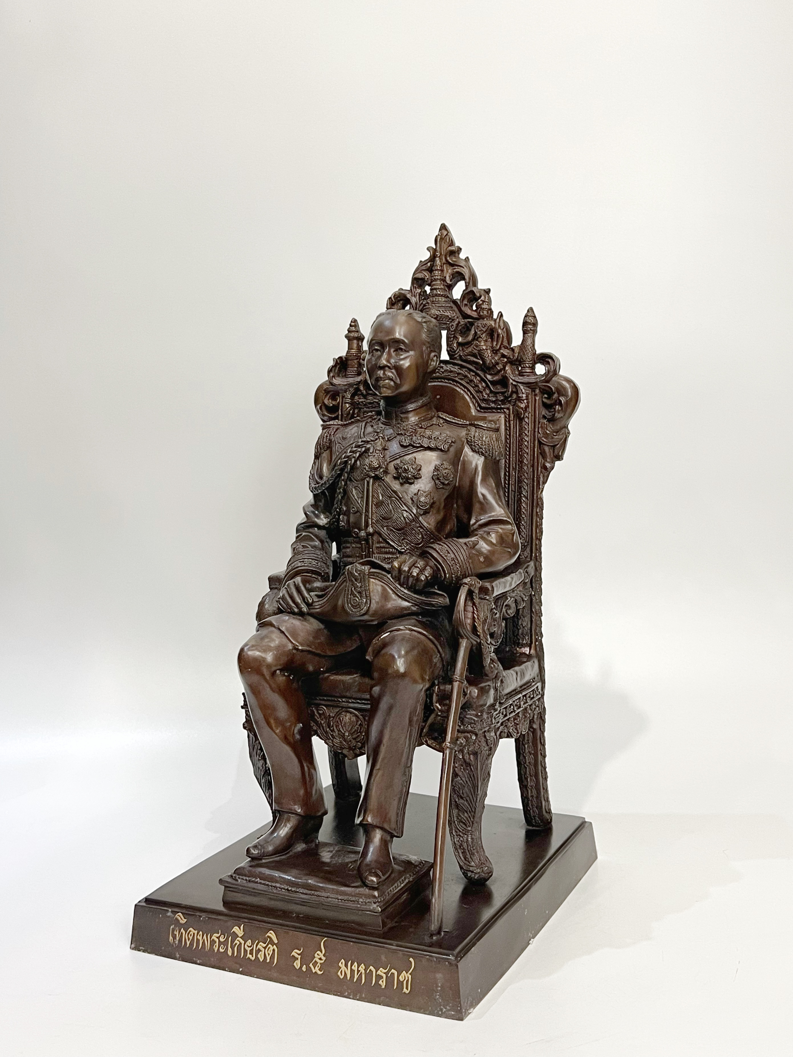 รัชกาลที่ 5 นั่งบัลลังก์ หน้าตัก 9 นิ้ว