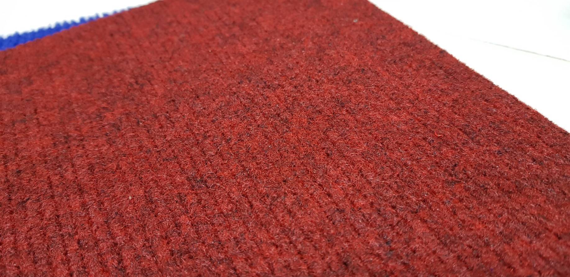 พรมขนห่วง ชนิดพรมอัดลอน พรมลูกฟูก สีแดงปนดำ