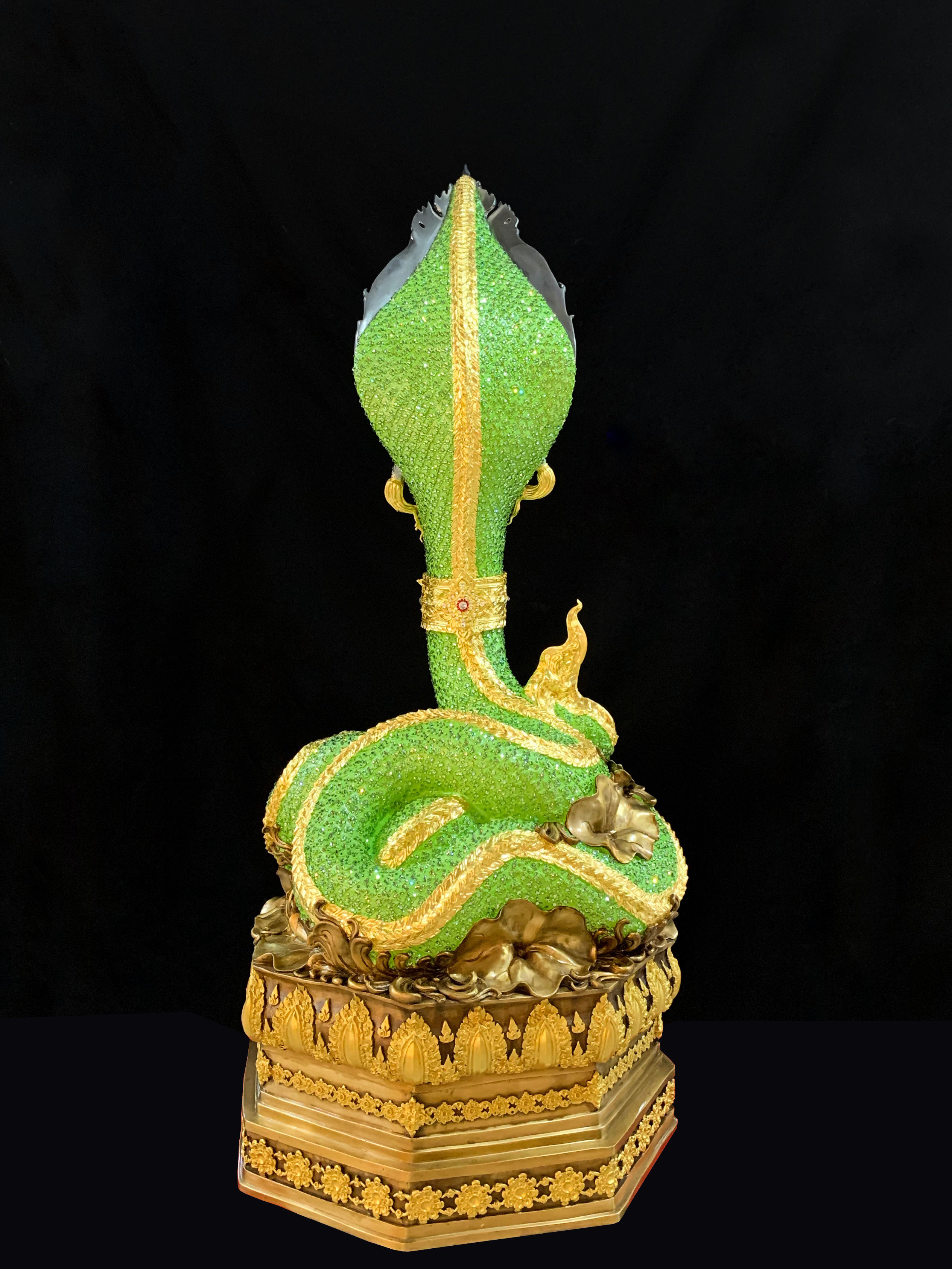 พญานาค สูง 149 cm.