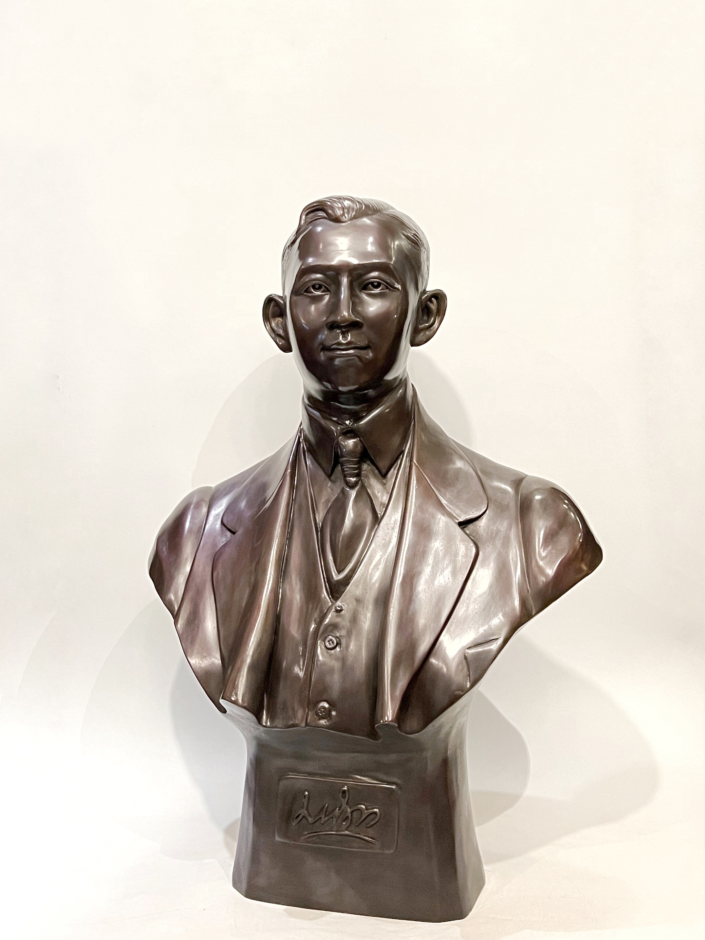 พระบิดา : สมเด็จพระมหิตลาธิเบศรฯ ครึ่งพระองค์