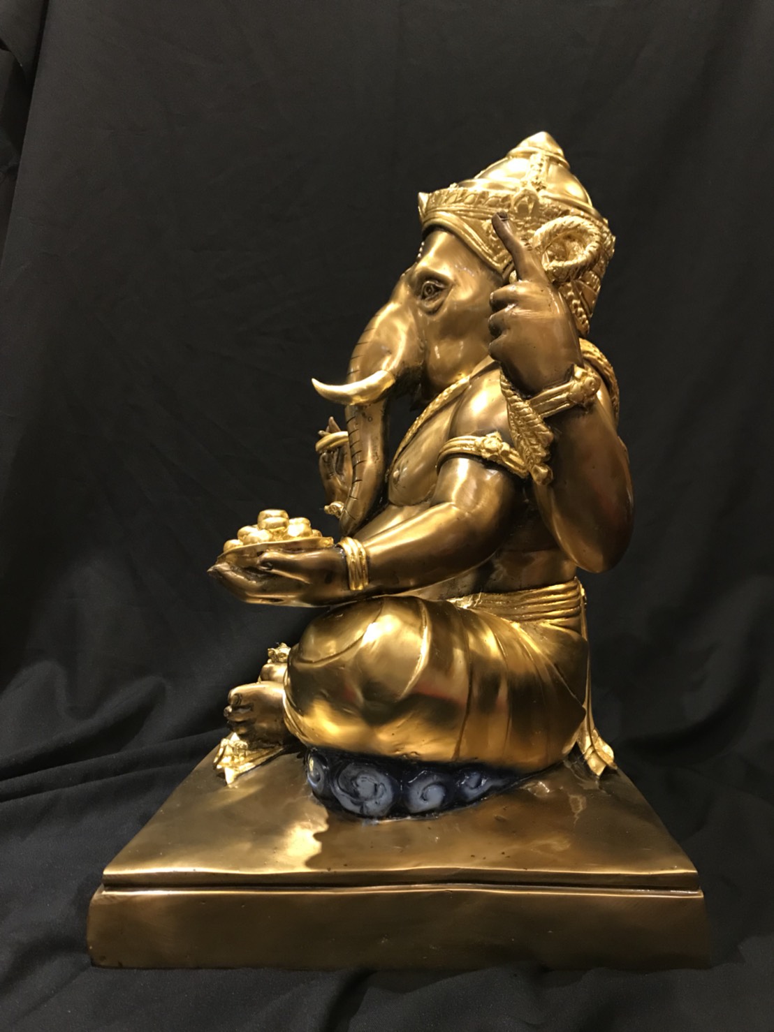 พระพิฆเนศ ปางเอกทันตะ หน้าตัก 16 นิ้ว (ฐานเหลี่ยม)