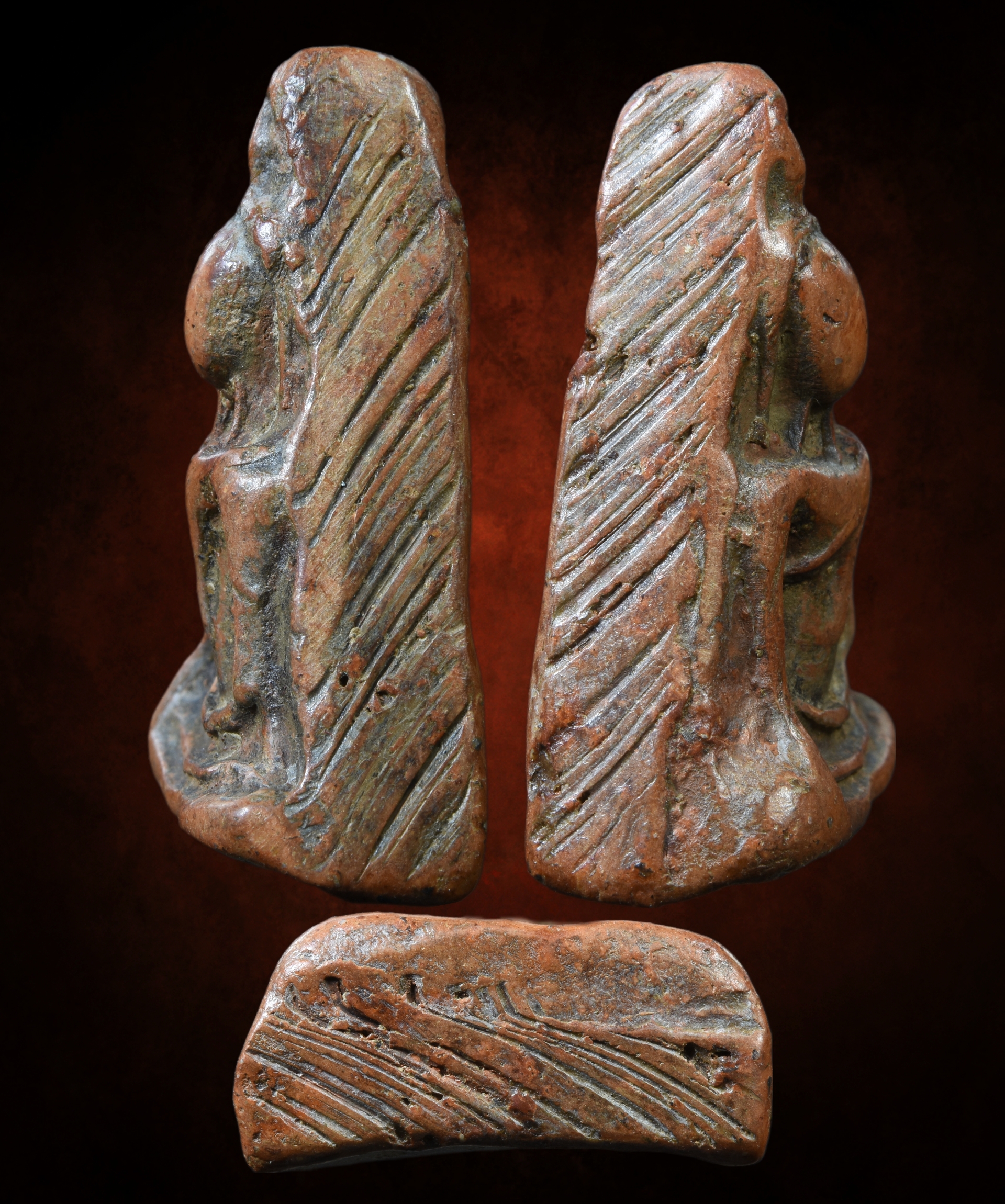 พระนางพญา พิมพ์เข่าโค้ง