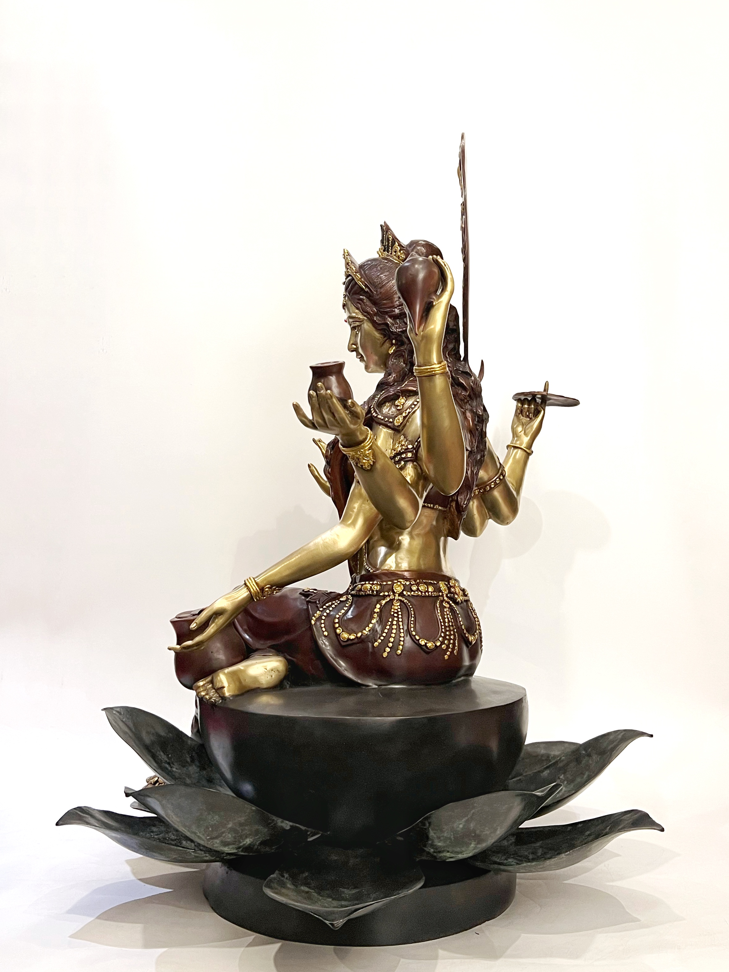 พระแม่ลักษมี หน้าตัก 16 นิ้ว