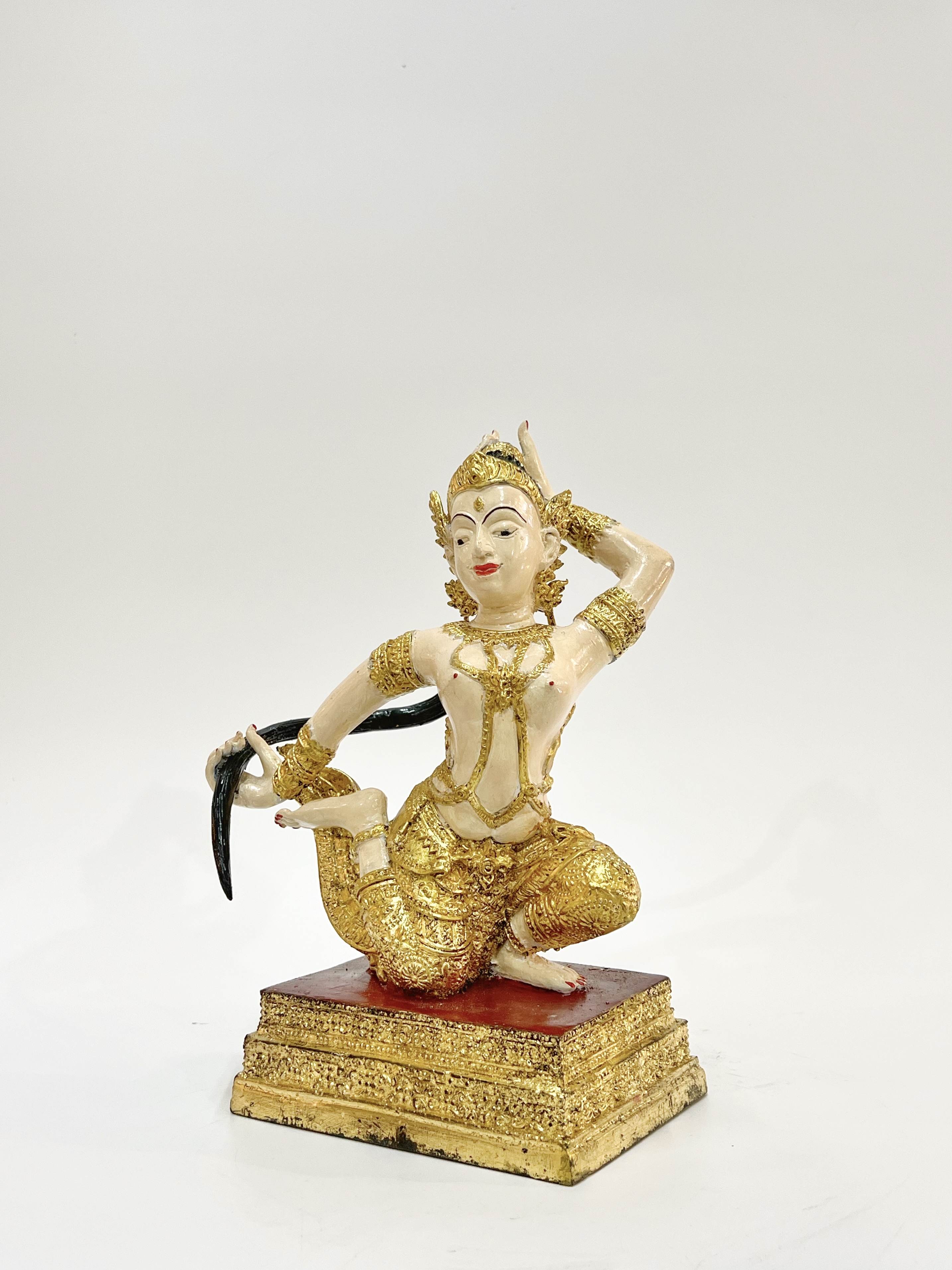 พระแม่ธรณีบีบมวยผม สูง 9 นิ้ว หมายเลข 1