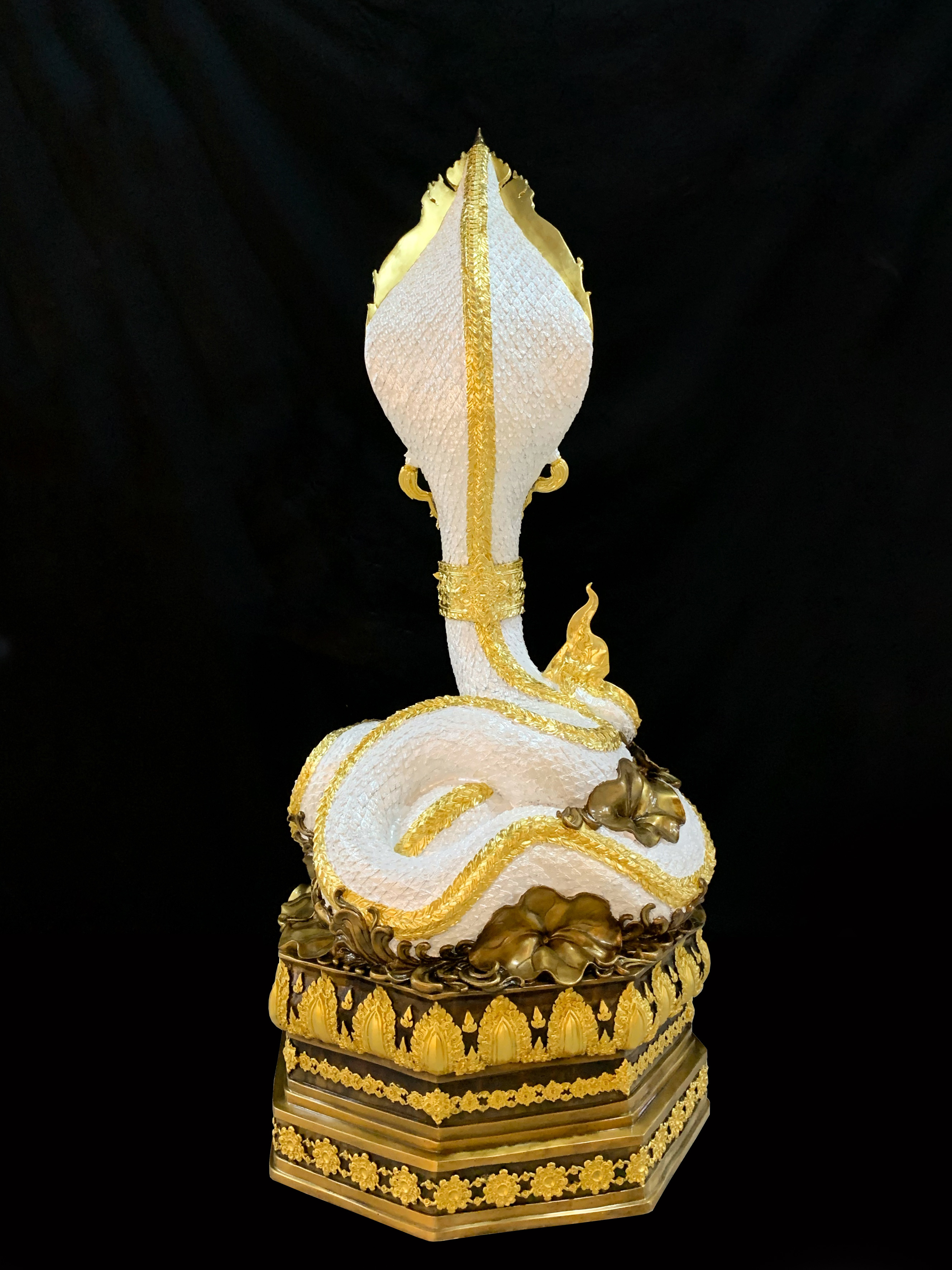 พญานาค สูง 149 cm.