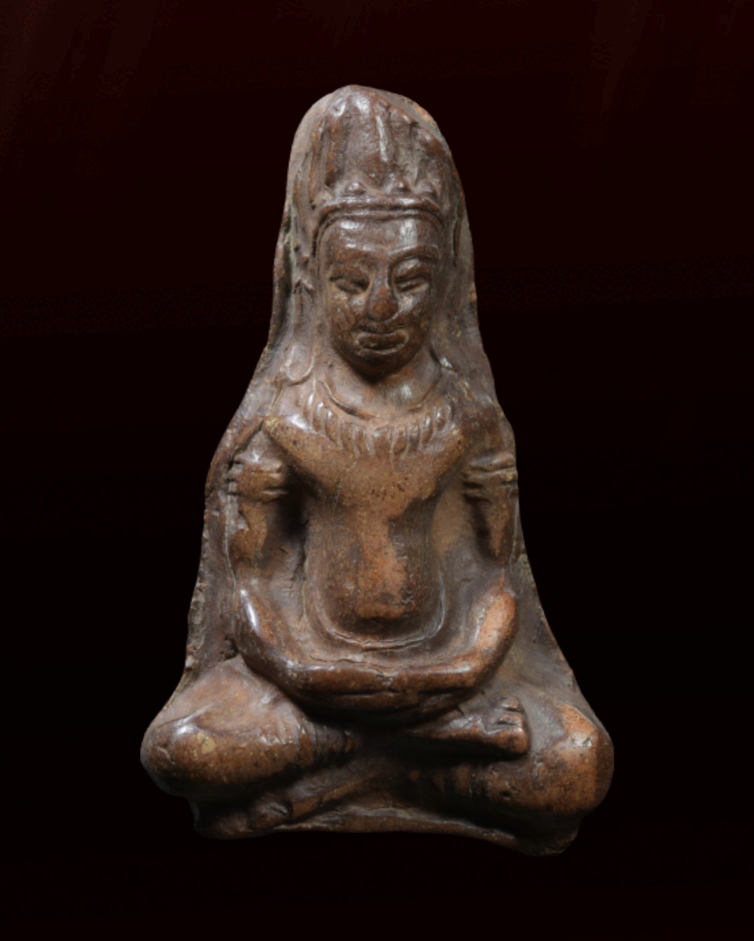 พระนั่งเทริดขนนก เนื้อดินเผา