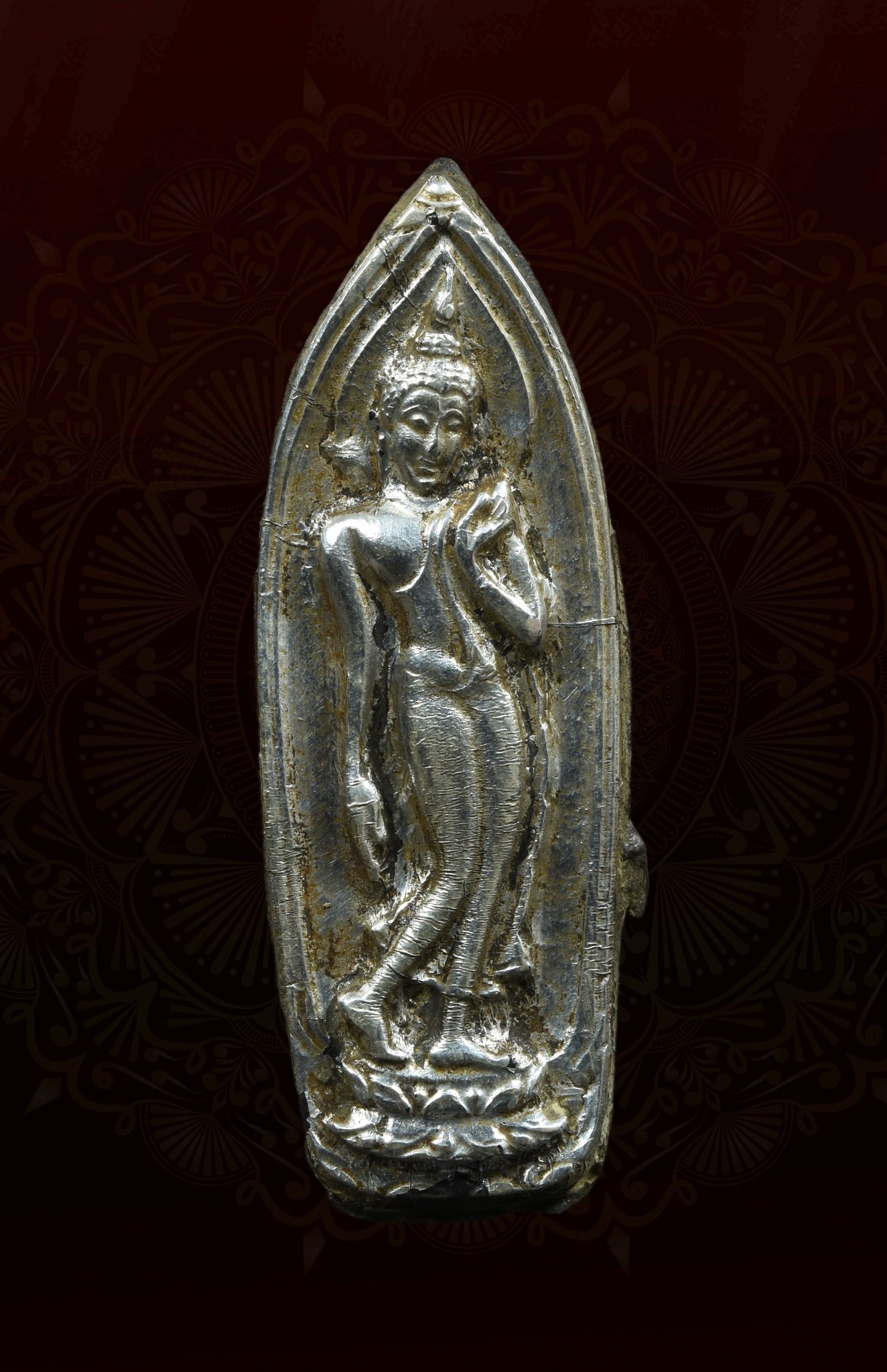 พระปางลีลาฐานบัว เนื้อว่าน หน้ากากเงิน