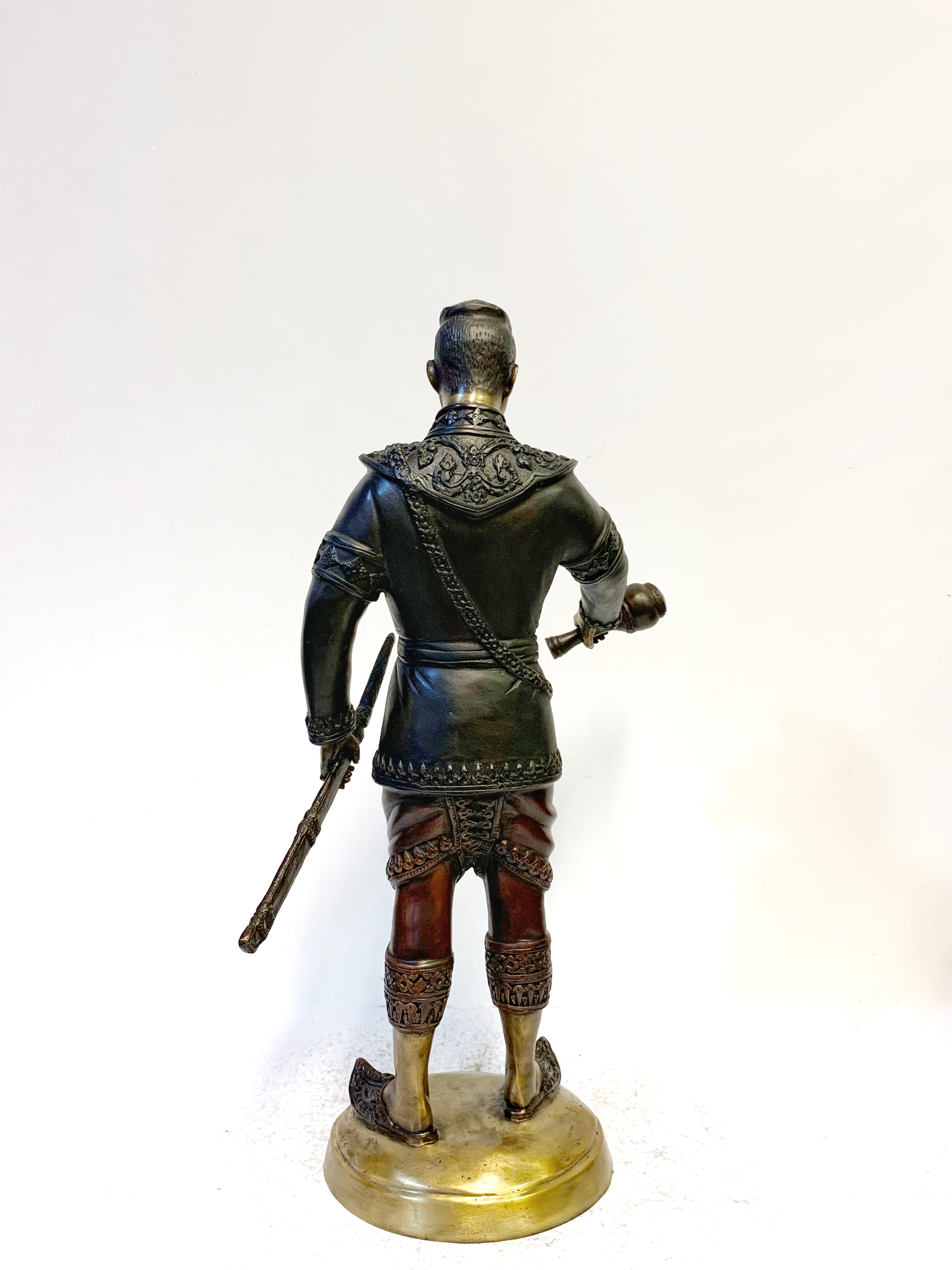 สมเด็จพระนเรศวรมหาราช ยืนหลั่งทักษิโณทก หน้าตัก 9 นิ้ว