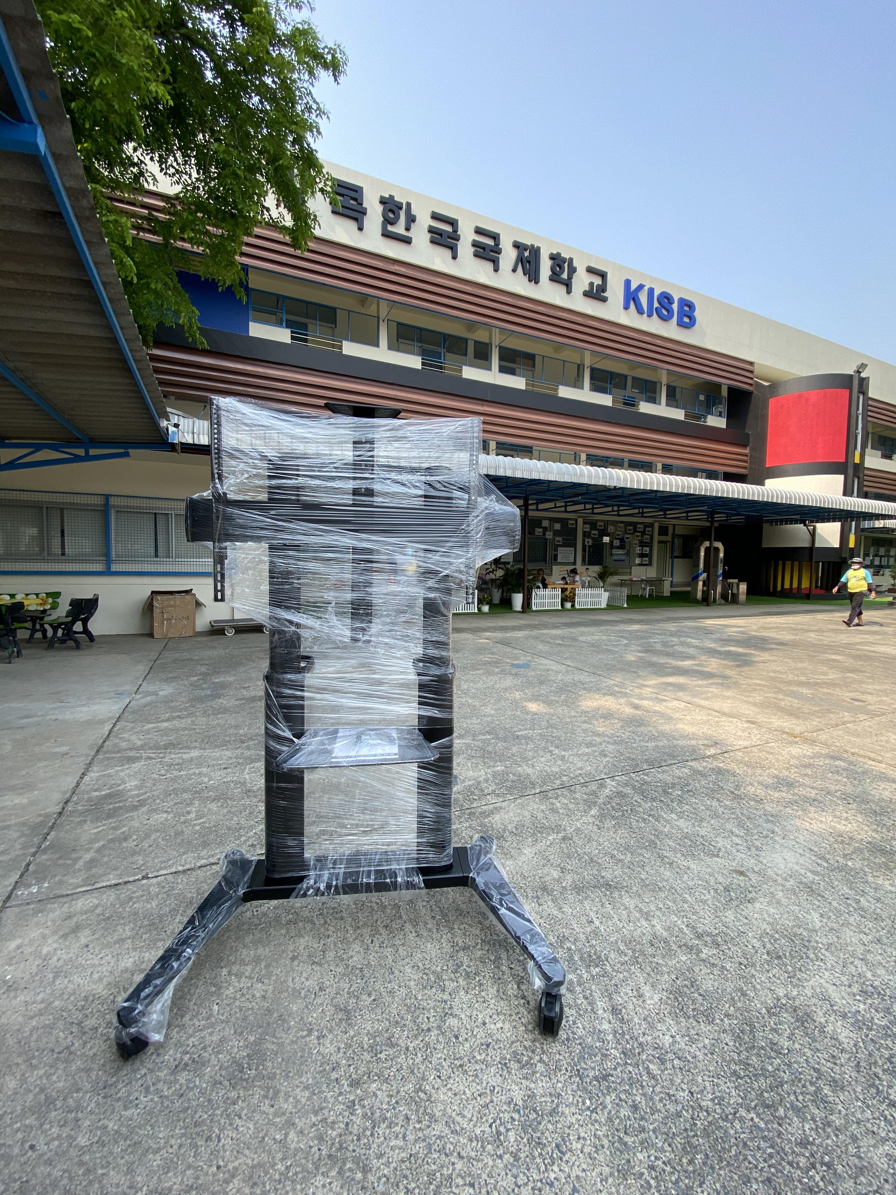 JMTVSTAND MT-F9300 ขาตั้งพื้นทีวีมีล้อเลื่อนTV Stand วัสดุ Aluminium อลูมิเนียม{สีดำ} แข็งแรง สวยหรู ทรงทันสมัย รองรับทีวี 70"-120"นิ้ว{รับประกัน 3 ปี }0964746498