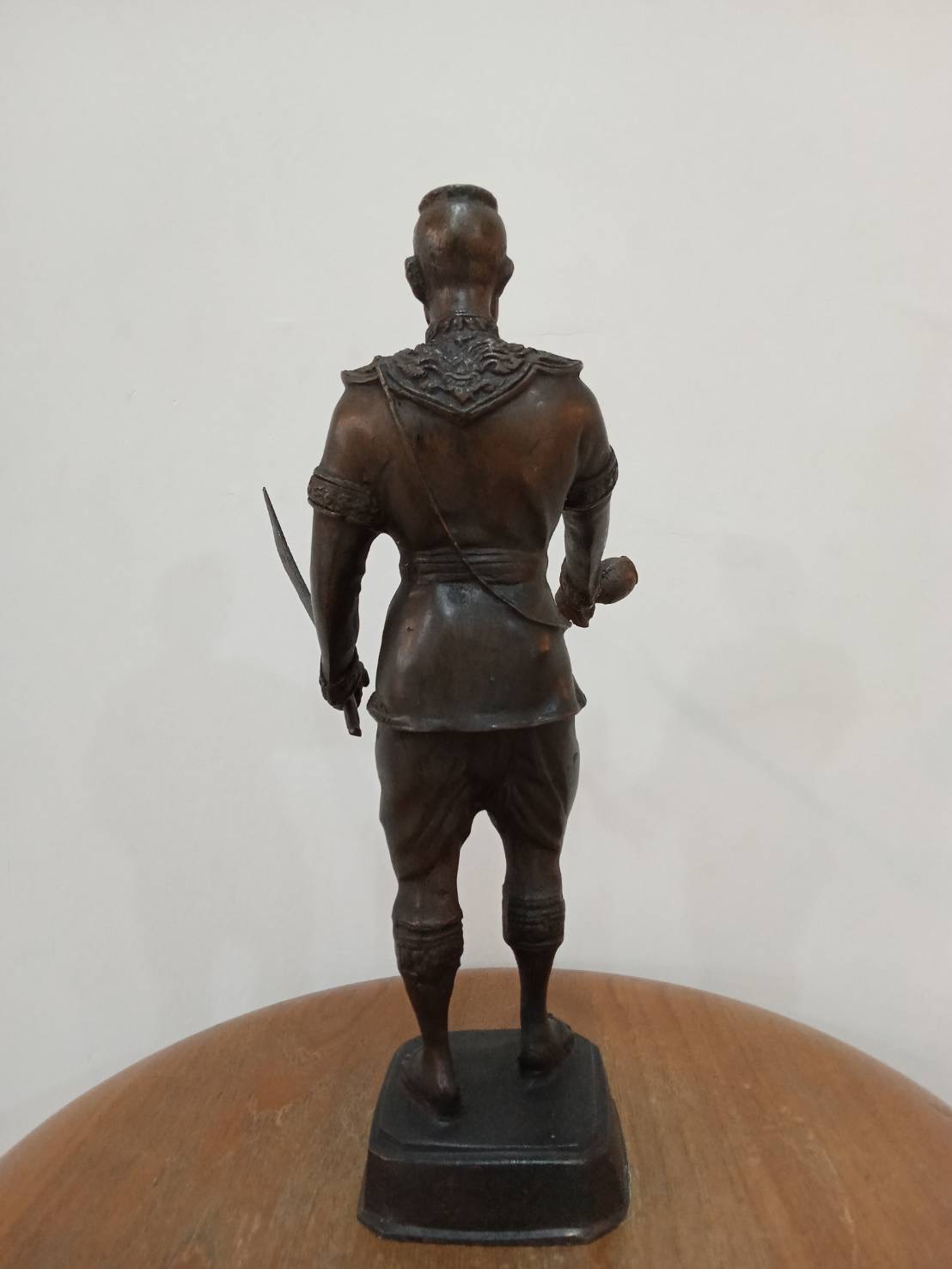 พระนเรศวรมหาราช ยืนหลั่งทักษิโณทก สูง 12 นิ้ว