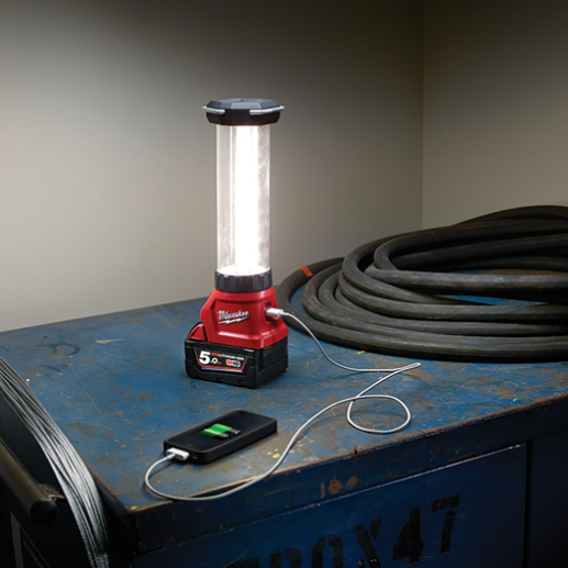 MILWAUKEE รุ่น M18 LL-0 ไฟตะเกียงพร้อมที่ชาร์จ USB แรงดัน 18 โวลท์ เครื่องเปล่า