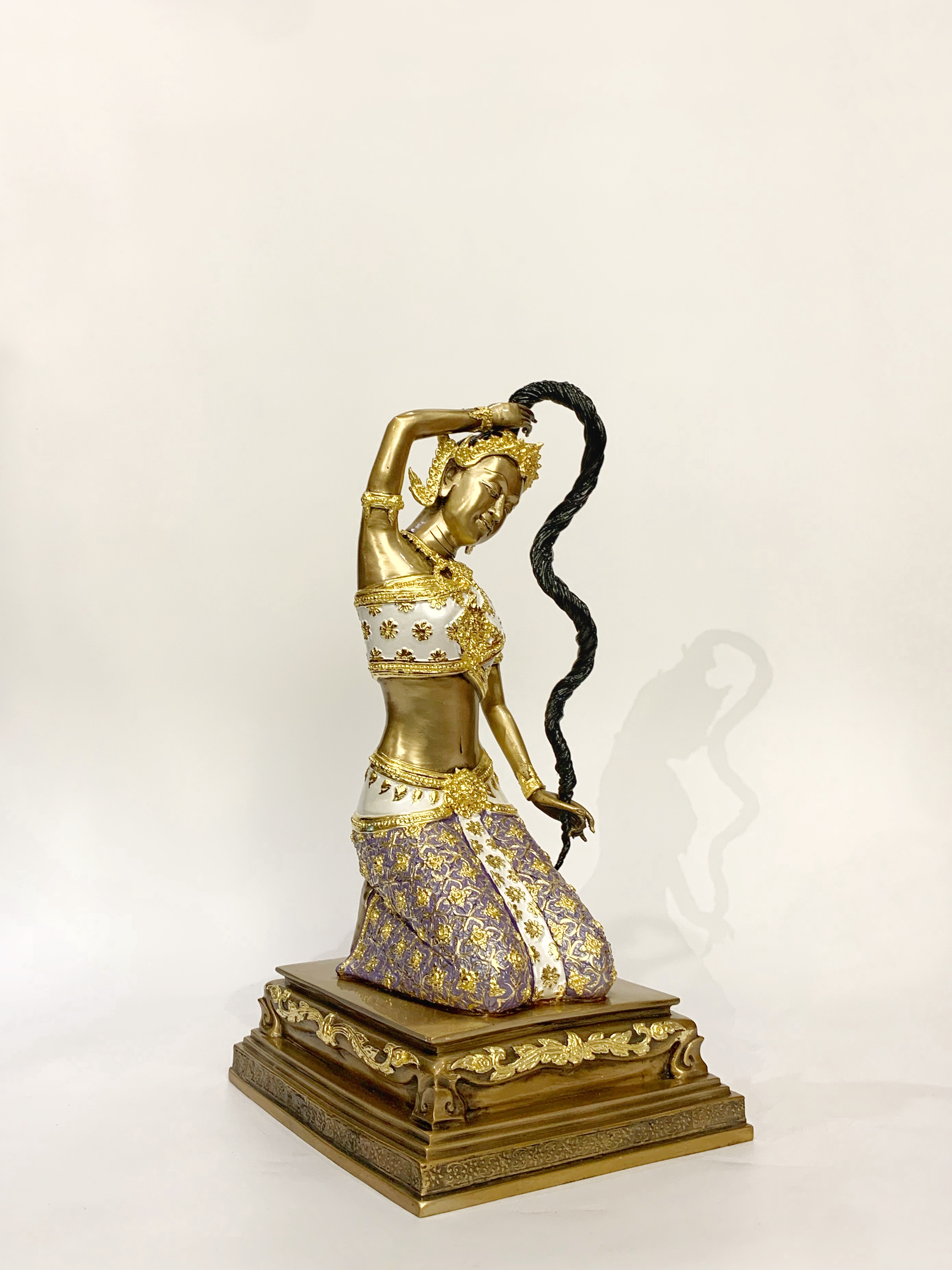 พระแม่ธรณีบีบมวยผม หน้าตัก 9 นิ้ว