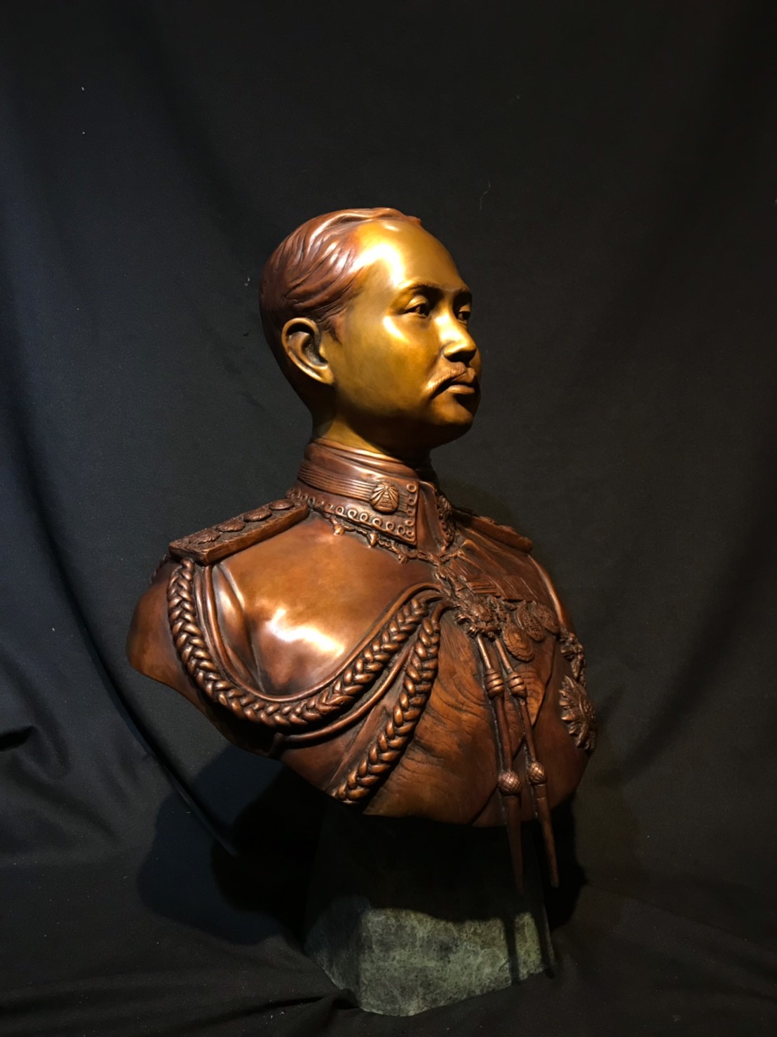 รัชกาลที่ 5 ครึ่งพระองค์ (ขนาดเท่าจริง)