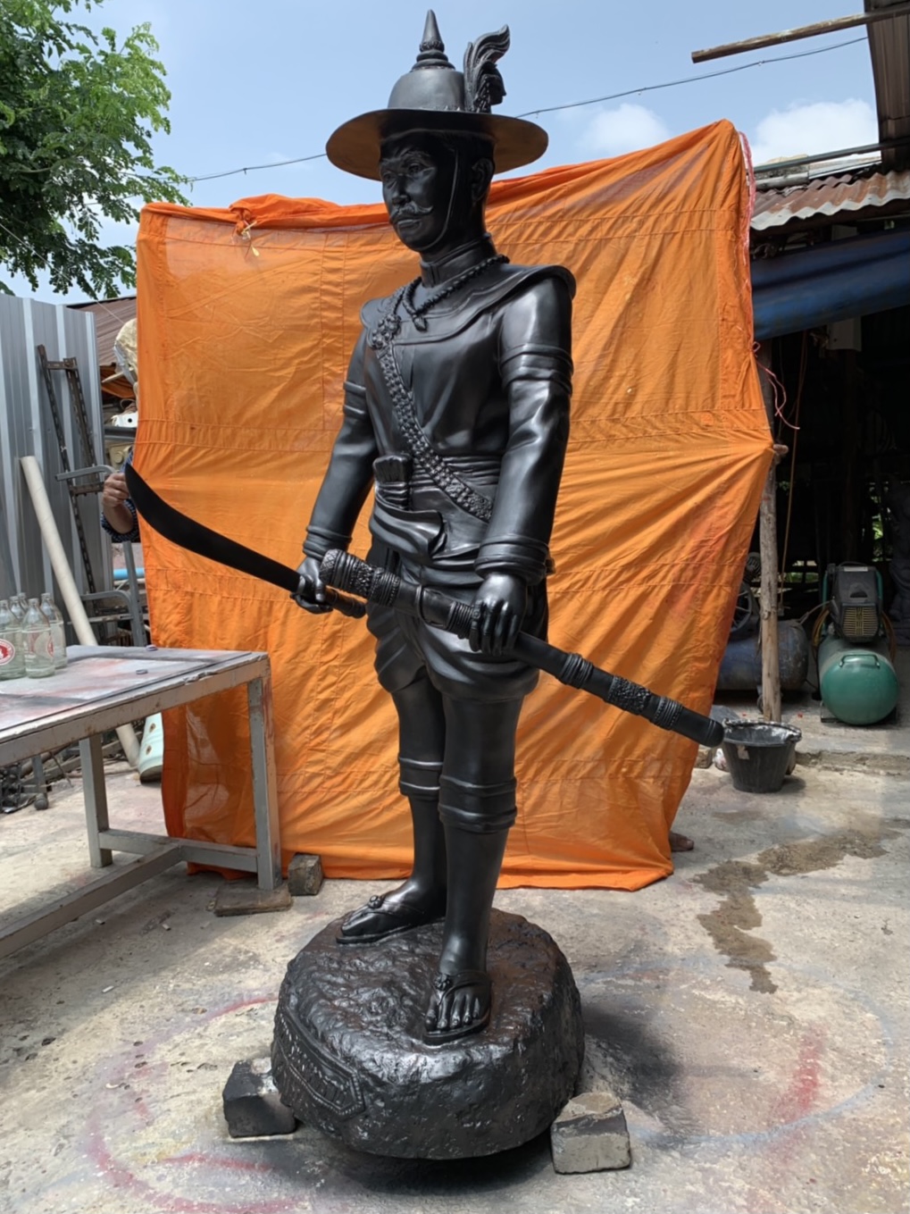 สมเด็จพระเจ้าตากสินมหาราช สูง 186 cm