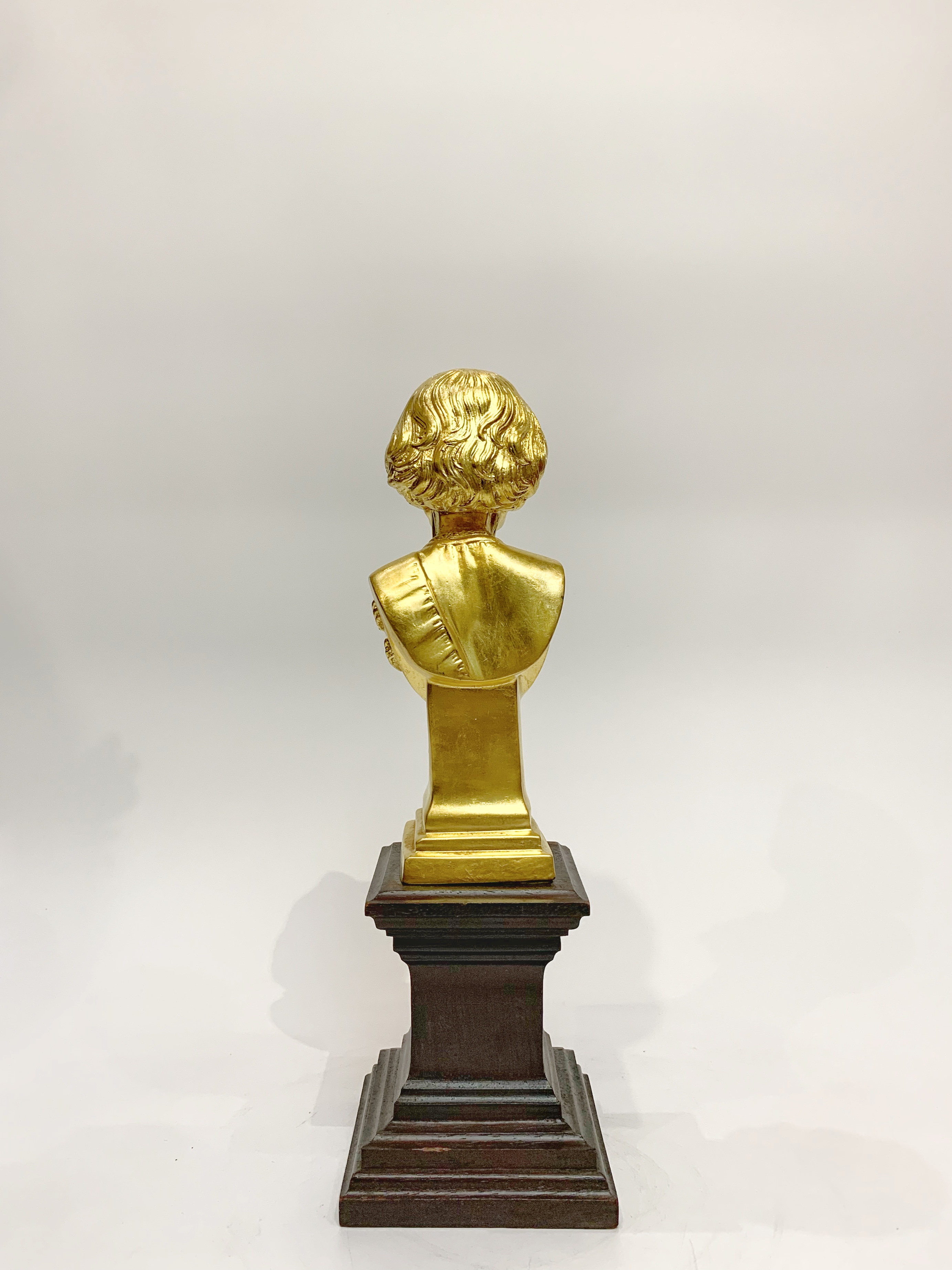 สมเด็จย่า ครึ่งพระองค์ พร้อมฐานไม้มะค่า