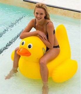 ห่วงยางเป็ดเหลือง ขนาดกลาง Inflatable Yellow Duck