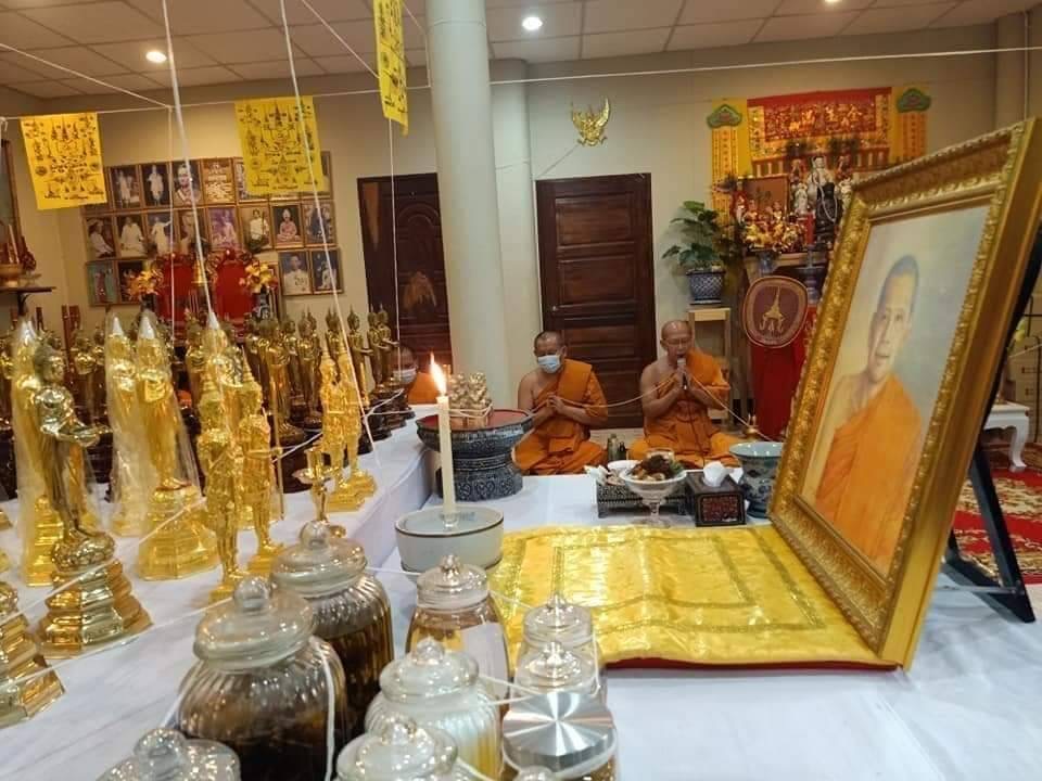 พระเจ้าห้ามโศกโรคาภัยนิรันตรายปราบไพรี หลวงพ่อเงินไหลมาสิริโภคาธนบดี สูง 18 นิ้ว