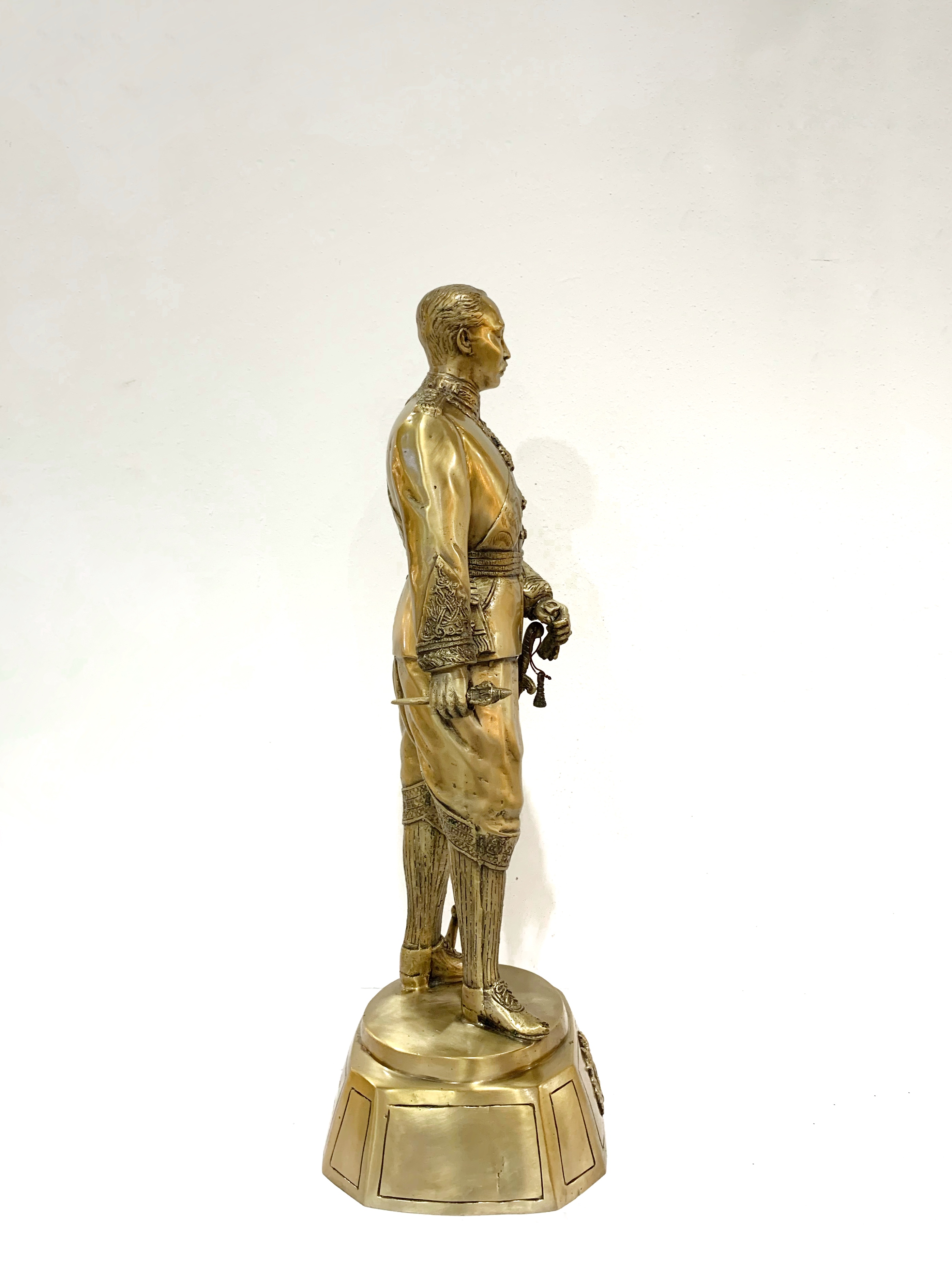 รัชกาลที่ 5 หน้าตัก 9 นิ้ว