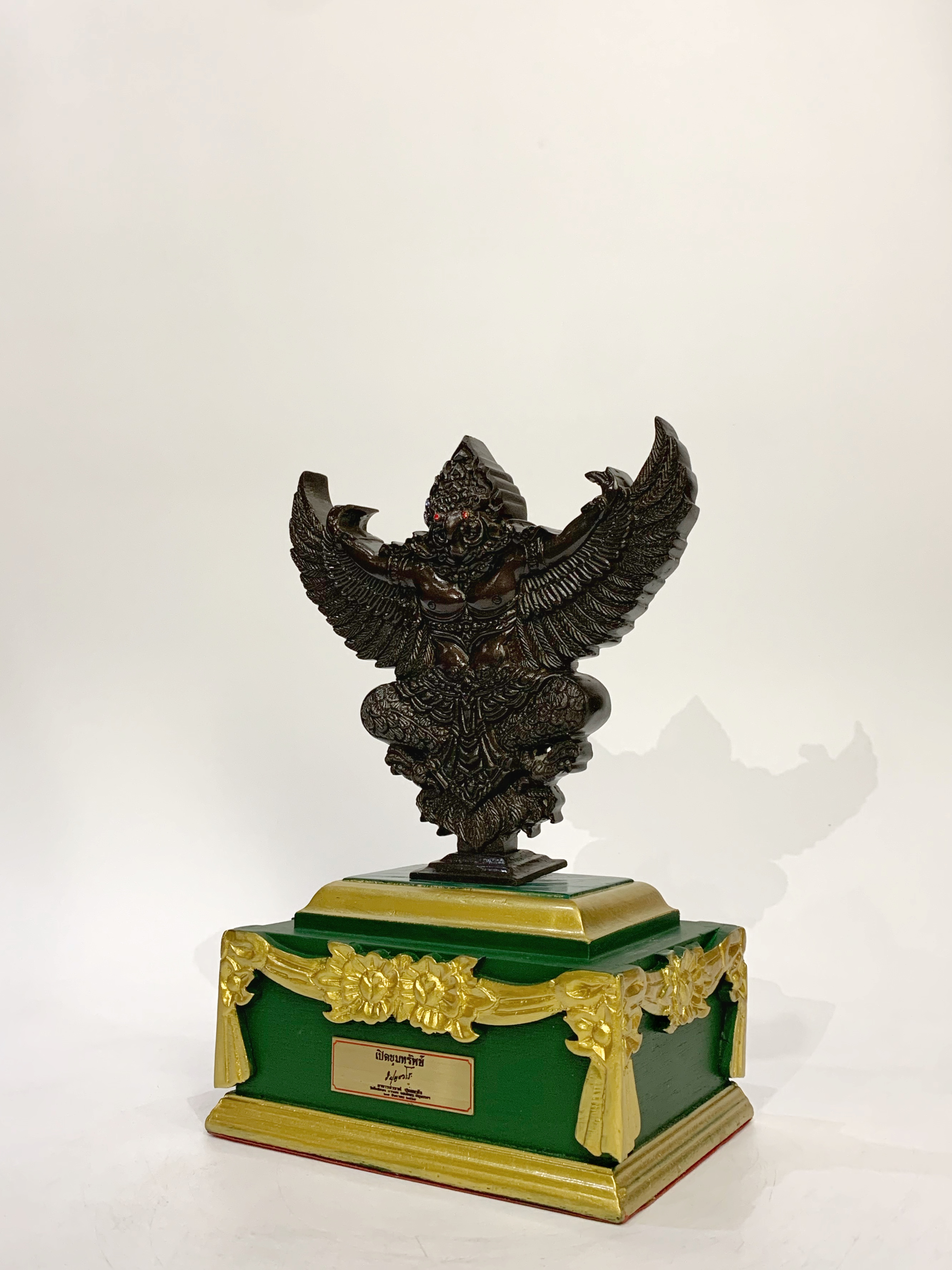 พญาครุฑองค์บูชา รุ่น เปิดขุมทรัพย์