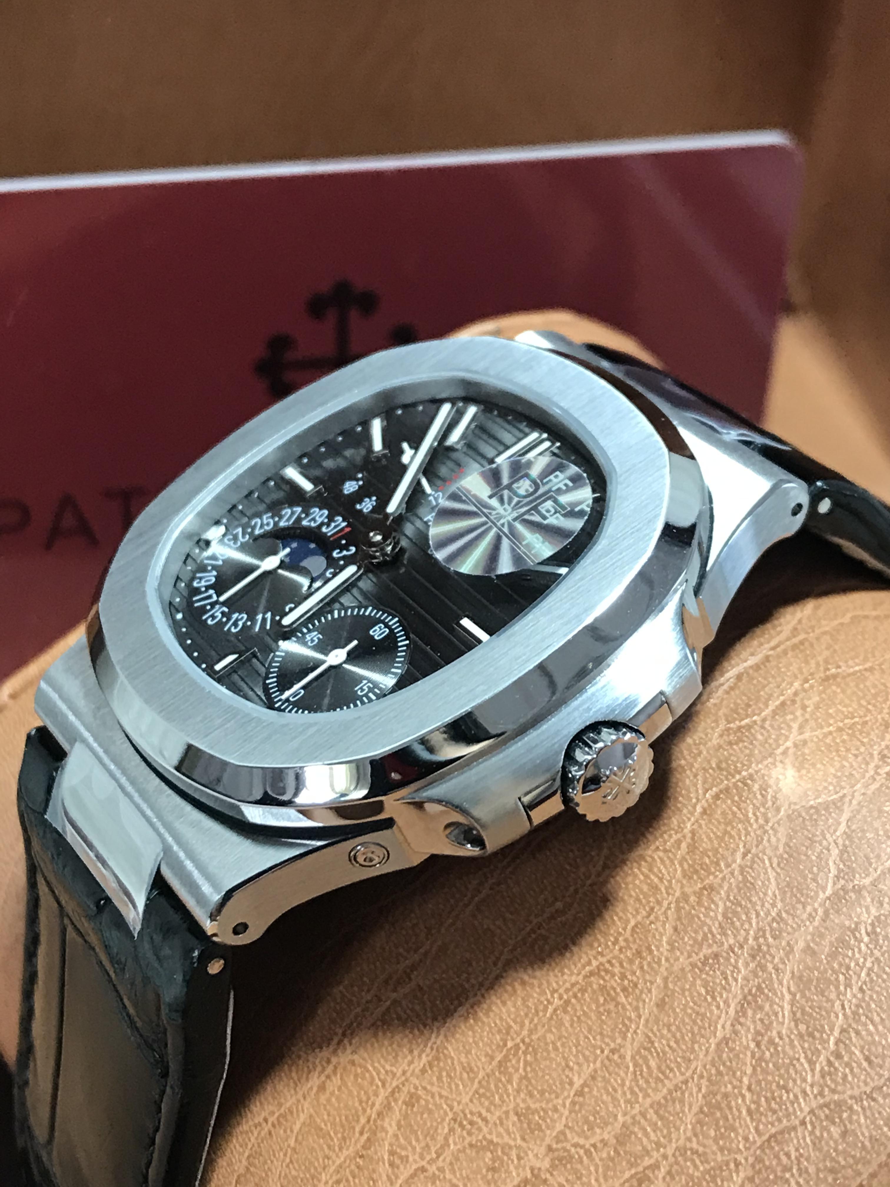 Patek Philippe Nautilus 5712G-001 (Swiss)
