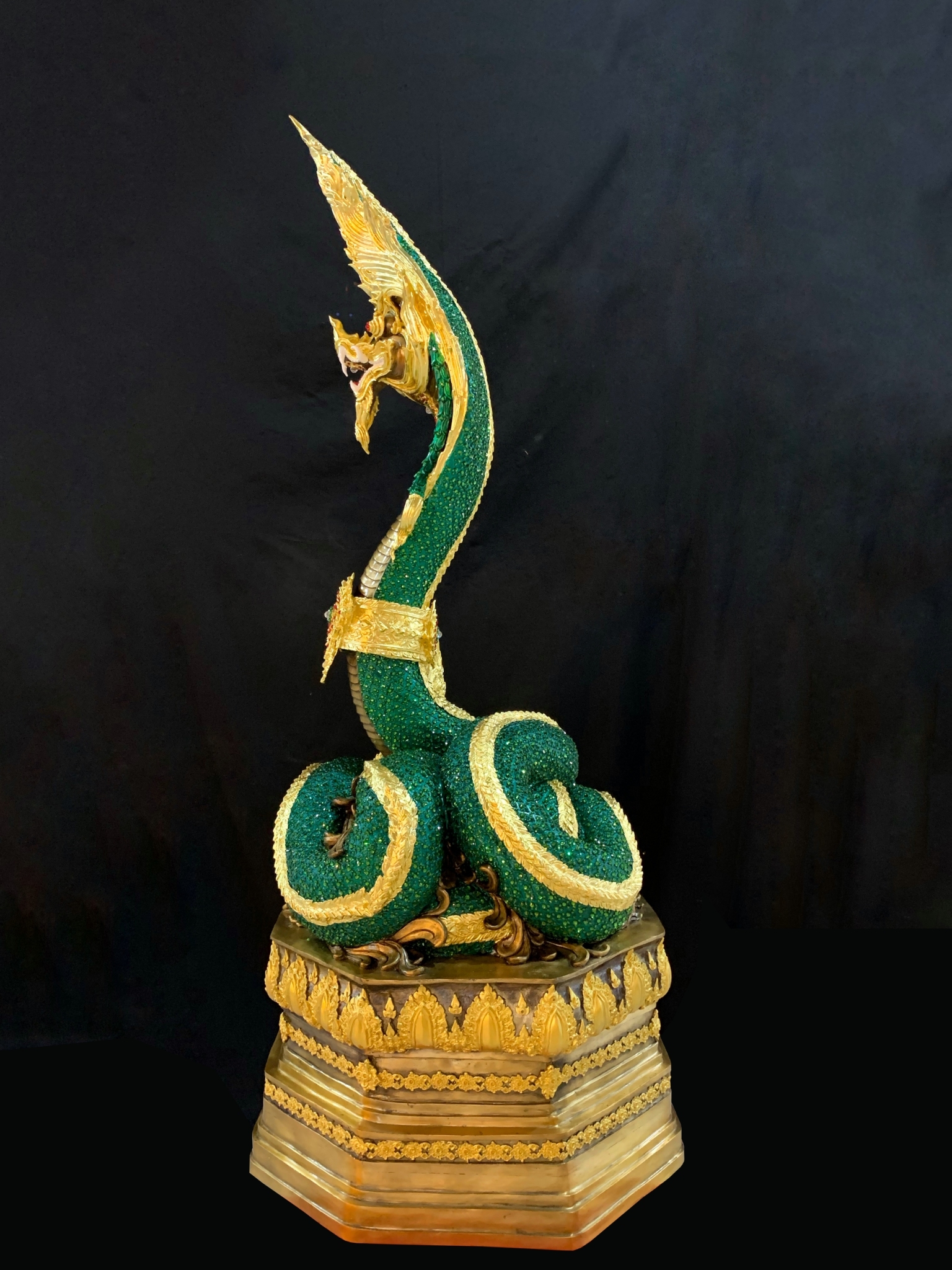 พญานาค สูง 159 cm.