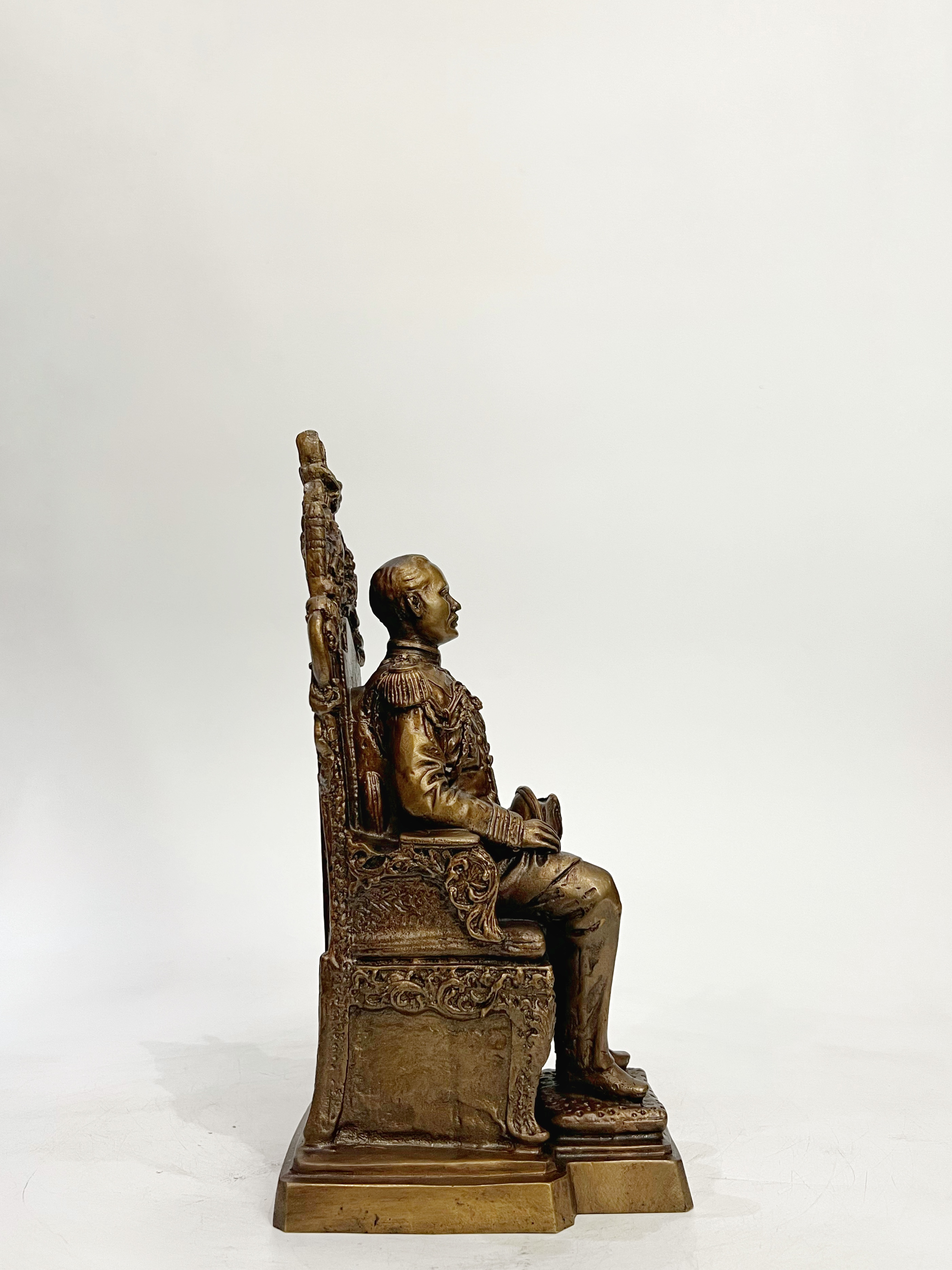 รัชกาลที่ 5 นั่งบัลลังก์ หน้าตัก 5 นิ้ว