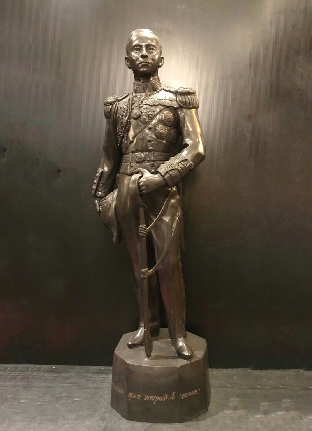 เสด็จเตี่ยกรมหลวงชุมพร หน้าตัก 16 นิ้ว