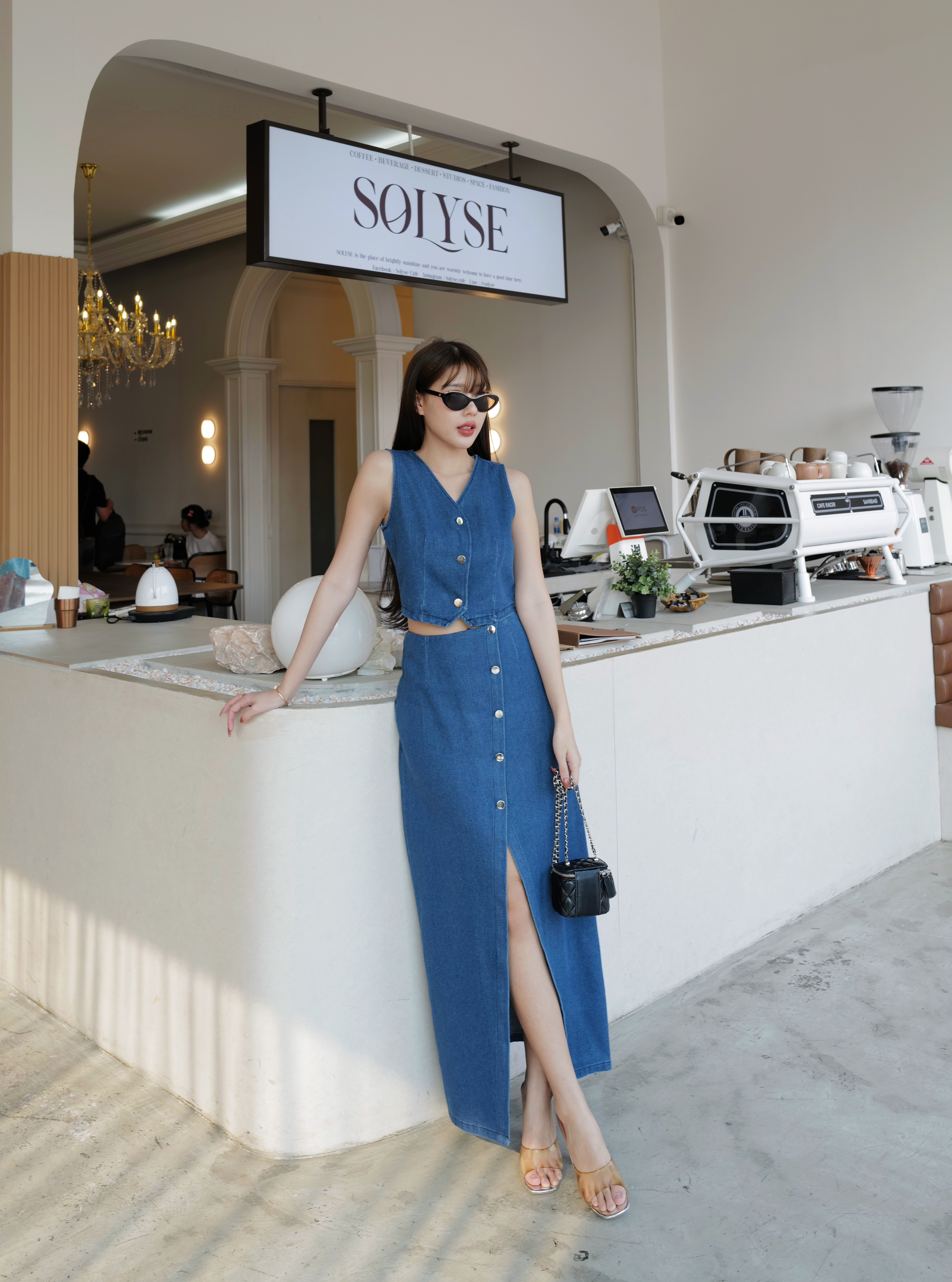 #4718#Eve งานเซ็ตยีนส์ +กระโปรง ตัวเสื้อเป็นทรงกล้ามครอปคอวี กระดุมหน้าใช้งานได้จริง