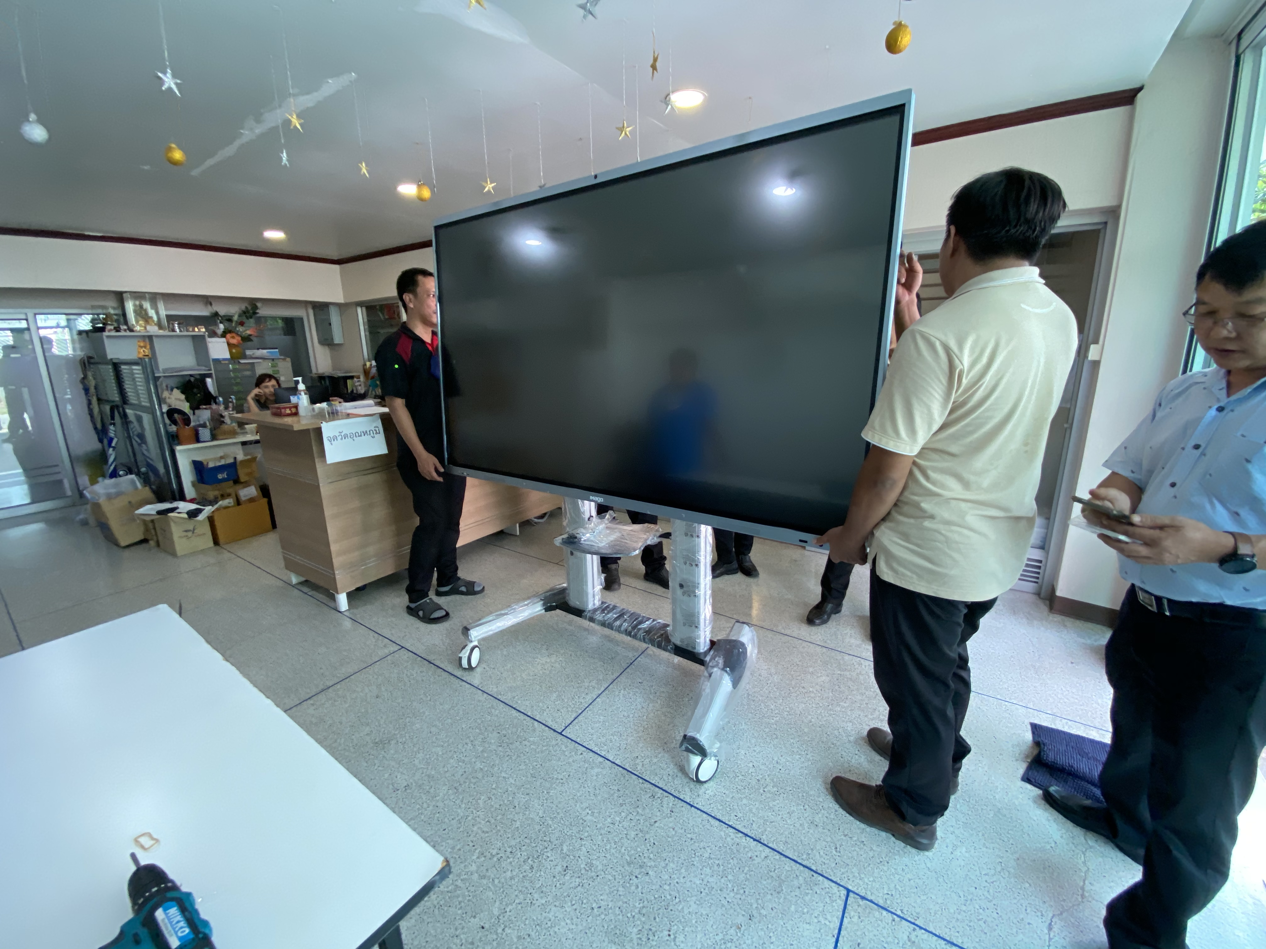 JMTVSTAND MT-F8200 ขาตั้งพื้นทีวีมีล้อเลื่อน(TV Stand) วัสดุ Aluminium อลูมิเนียม แบบล้อเลื่อนปรับสูง/ต่ำได้ 55"-98" นิ้ว{รับประกันสินค้า 3 ปี}0964746498