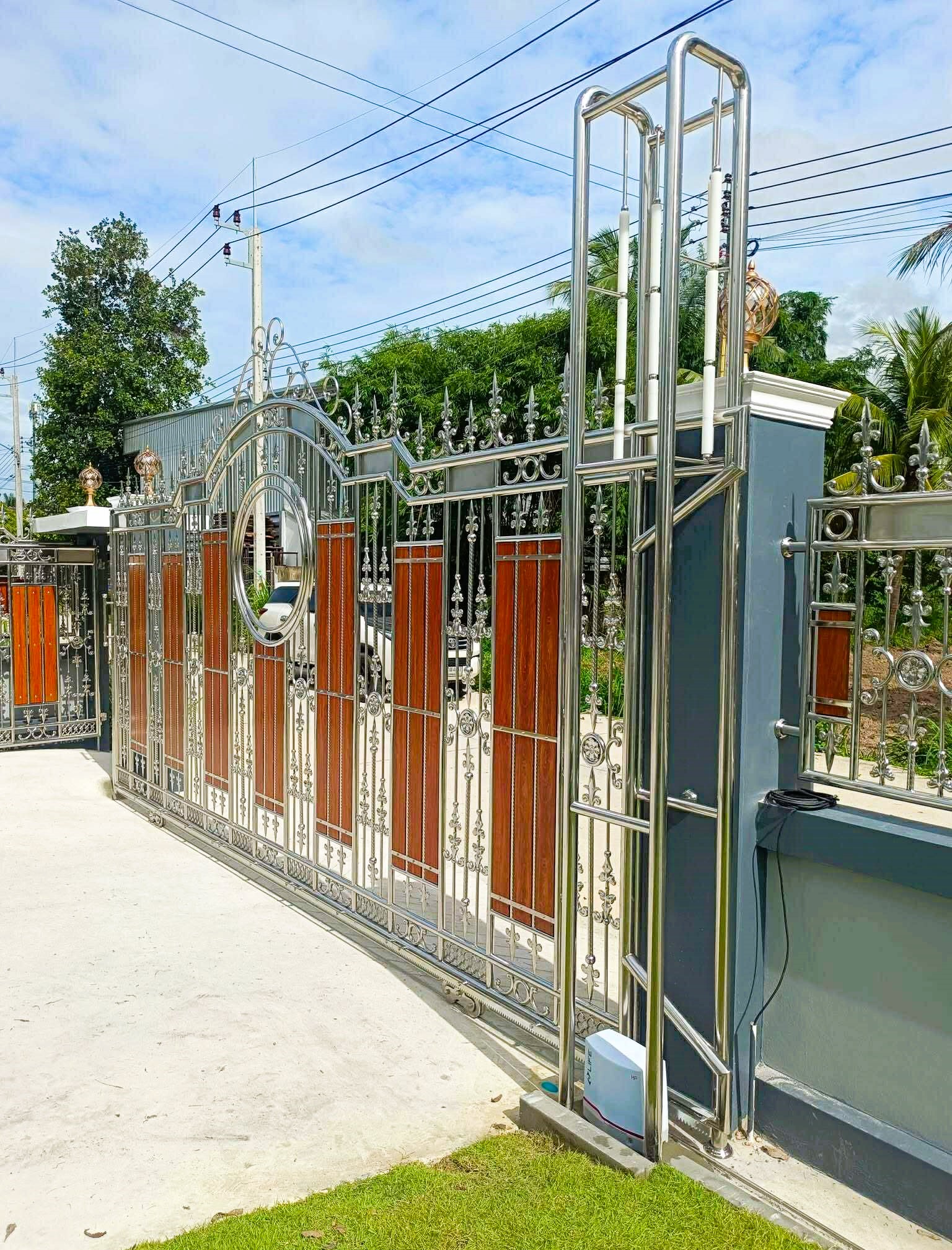 ประตูสแตนเลส (ประตูรั้วอัลลอย Alloy) ช่างสแตนเลส มอเตอร์รีโมท ประตูรีโมท จังหวัดอุทัยธานี 0951955898