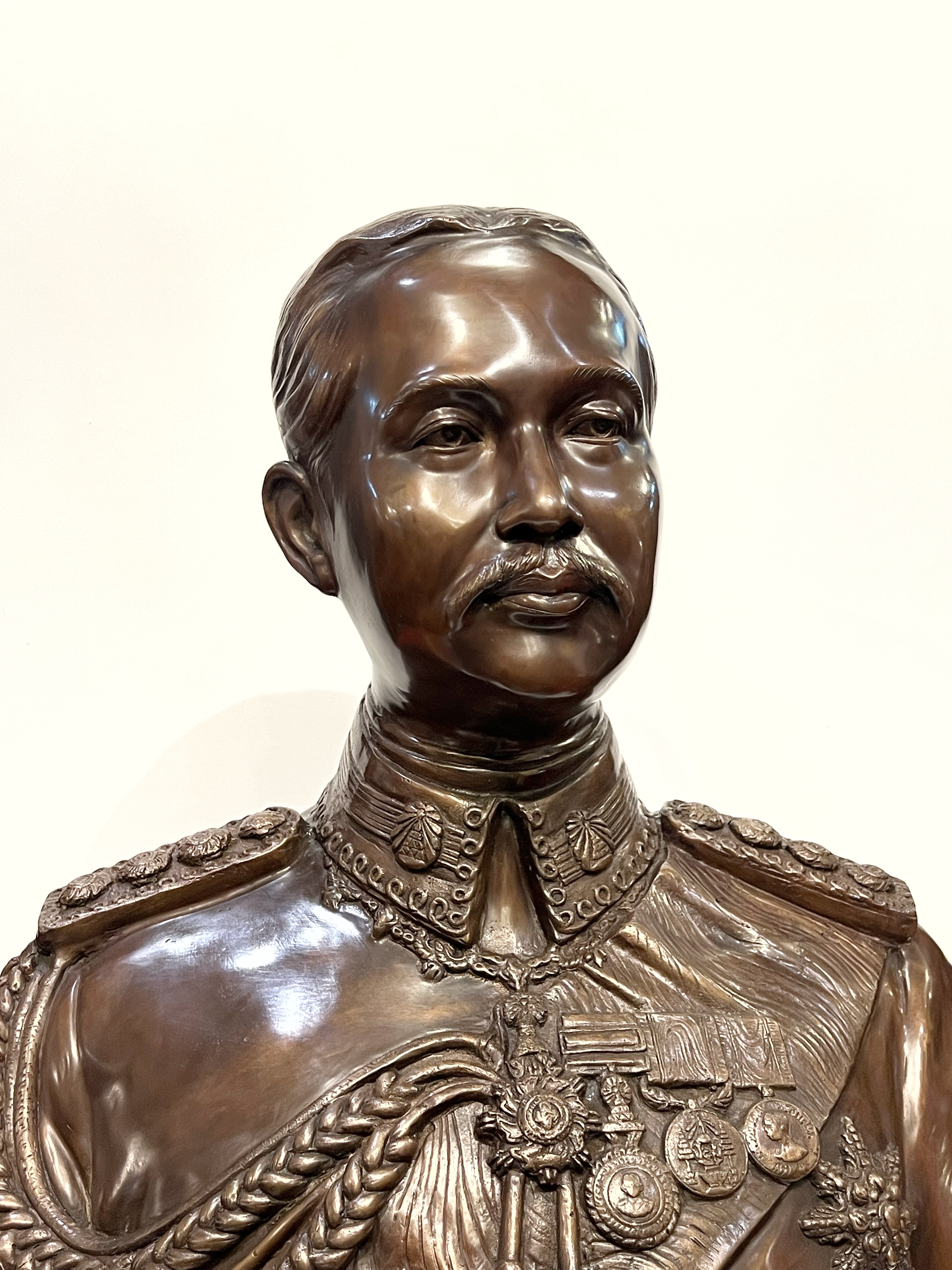 รัชกาลที่ 5 ครึ่งพระองค์ (ขนาดเท่าจริง)