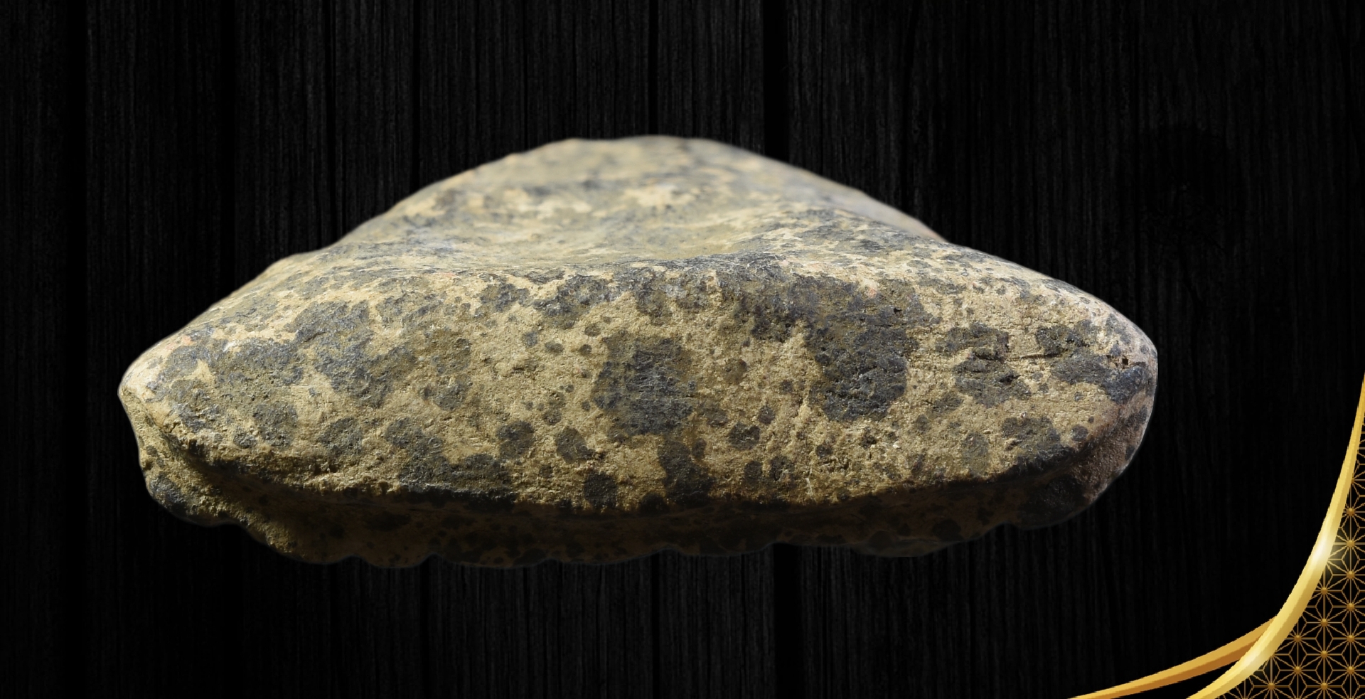 พระเทริดขนนก เนื้อดิน