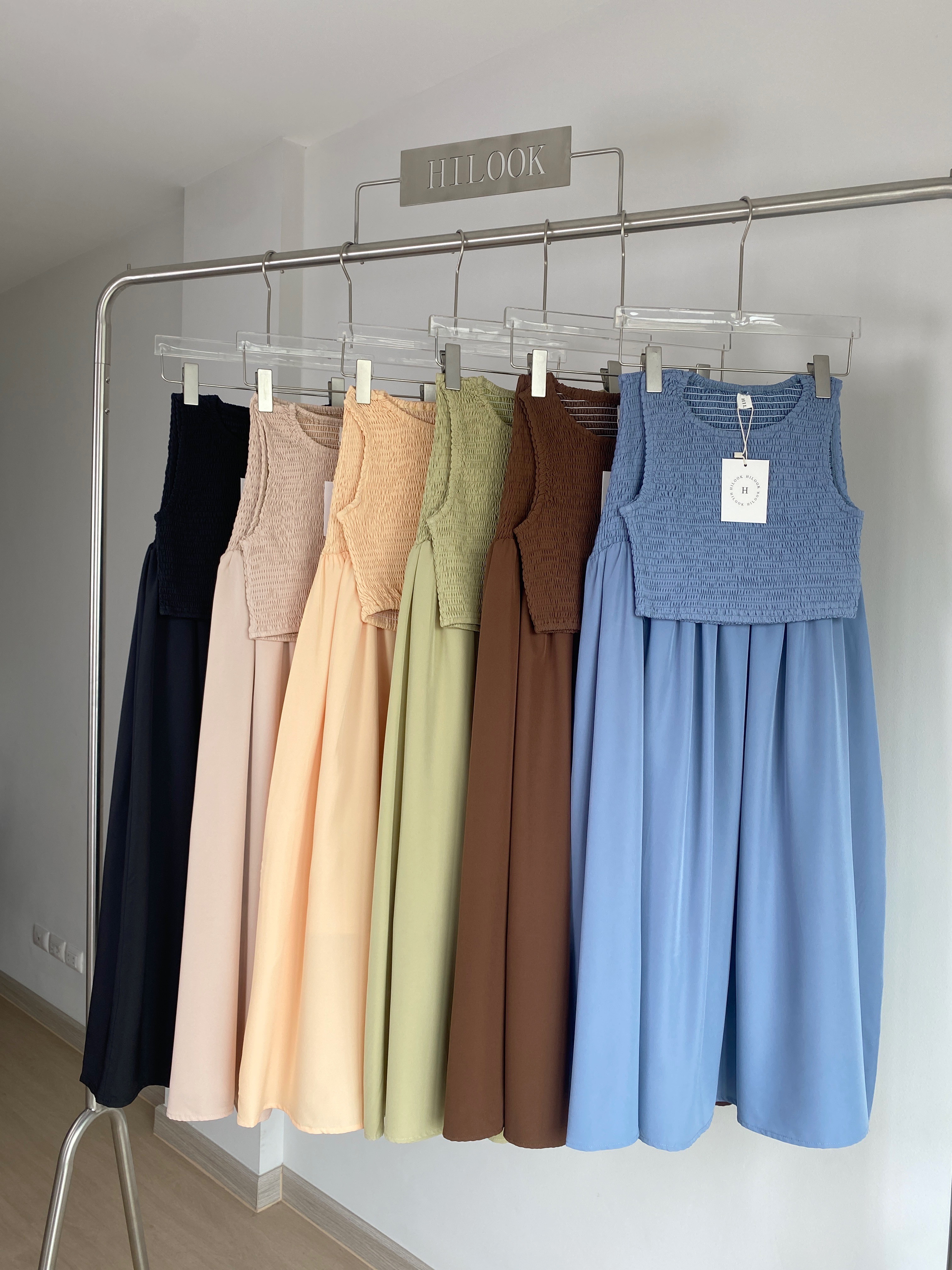 HILOOK #5103 ชุดเชต เสื้อครอปแขนกุด+กระโปรงยาว เย็บสม็อคย้ำรอบตัวดีเทลเก๋ๆ