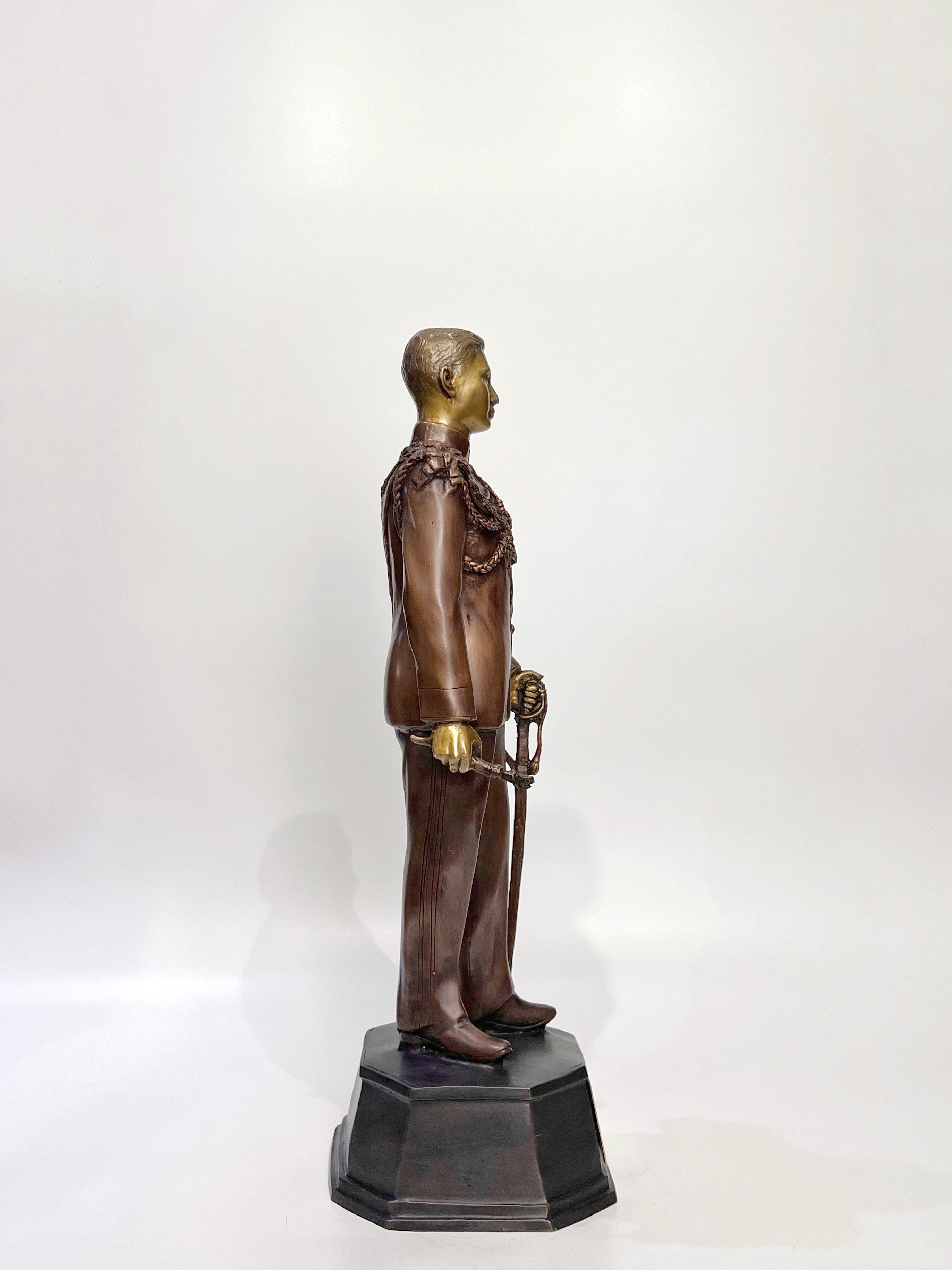 ประติมากรรมชุด 9 รัชกาล หน้าตัก 9 นิ้ว