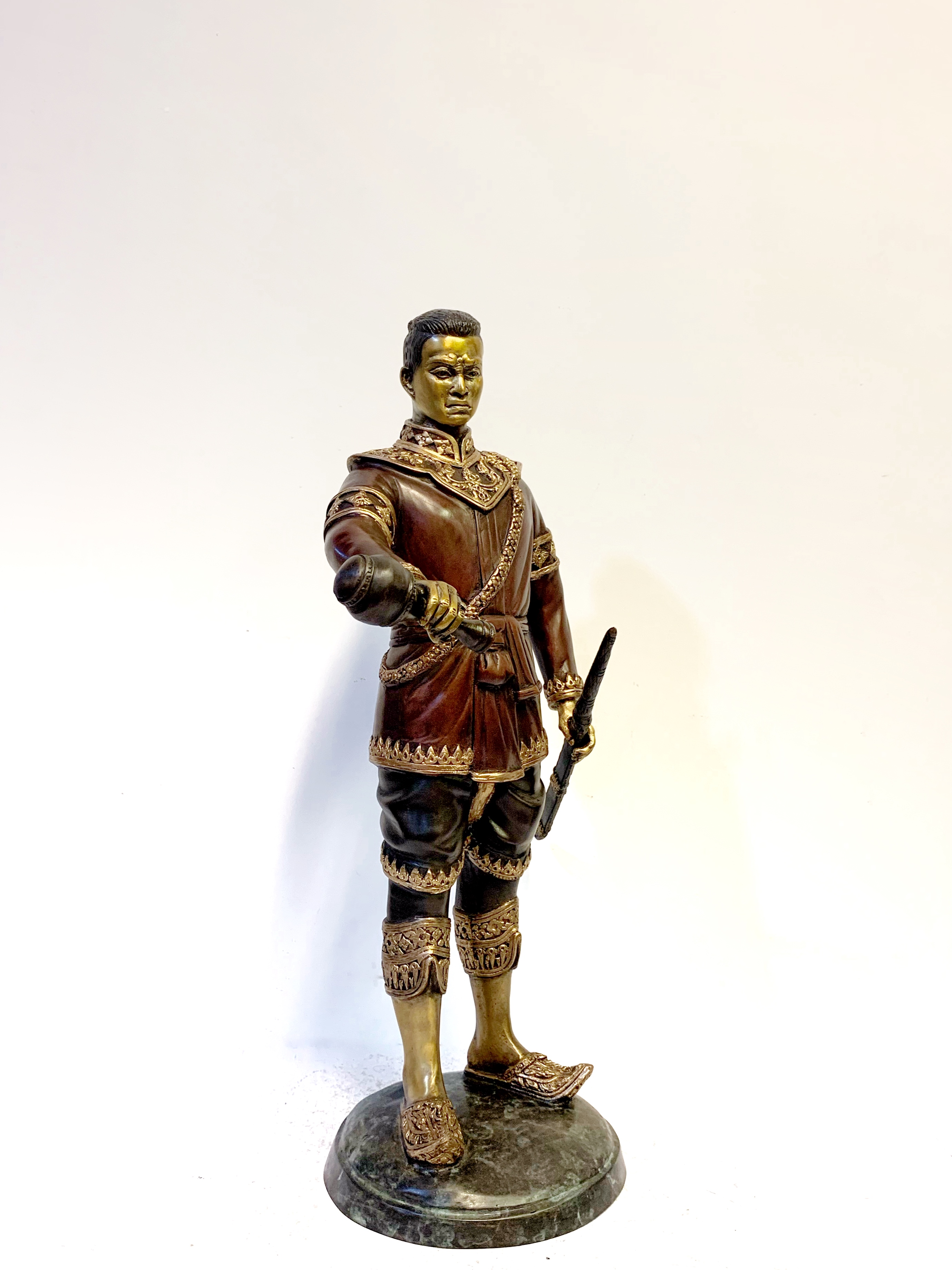 สมเด็จพระนเรศวรมหาราช ยืนหลั่งทักษิโณทก หน้าตัก 9 นิ้ว