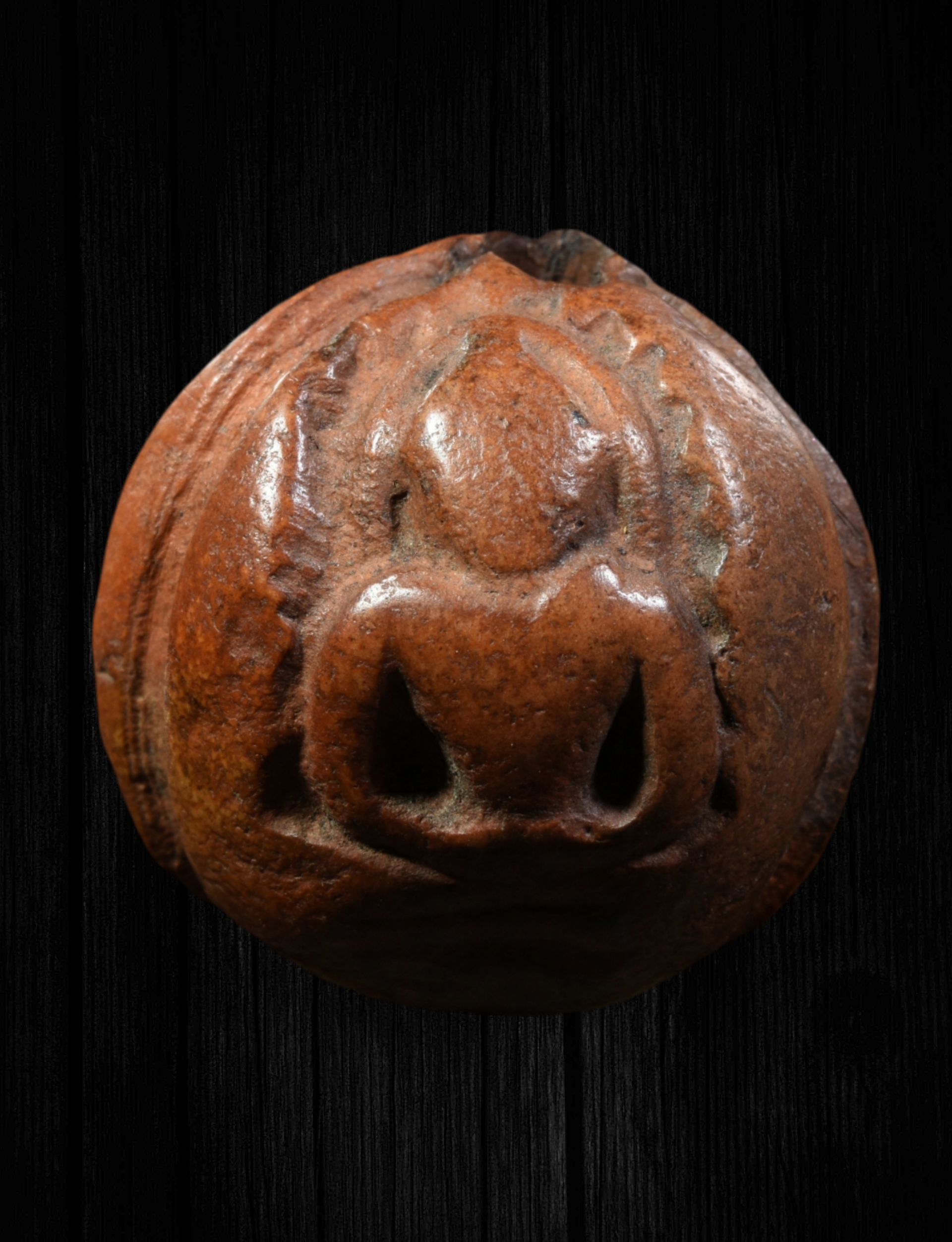 พระซุ้มกอสามด้าน เนื้อดิน