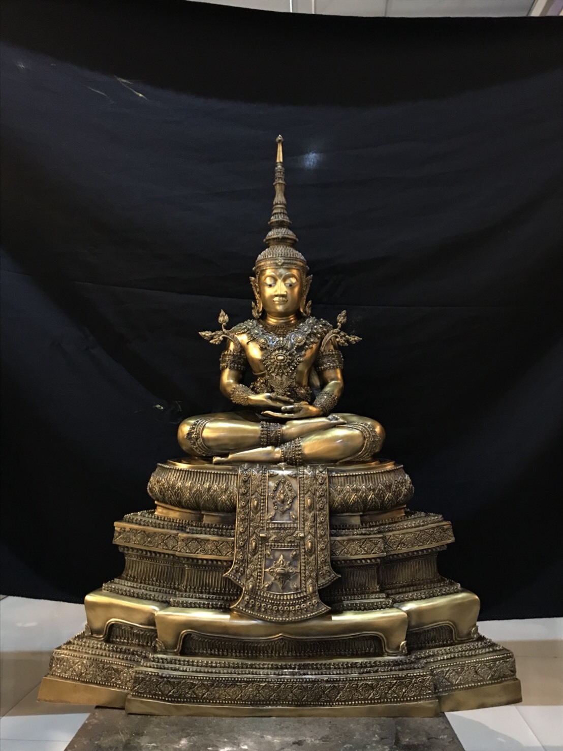 พระแก้วมรกต ทรงเครื่องฤดูร้อน หน้าตัก 16 นิ้ว