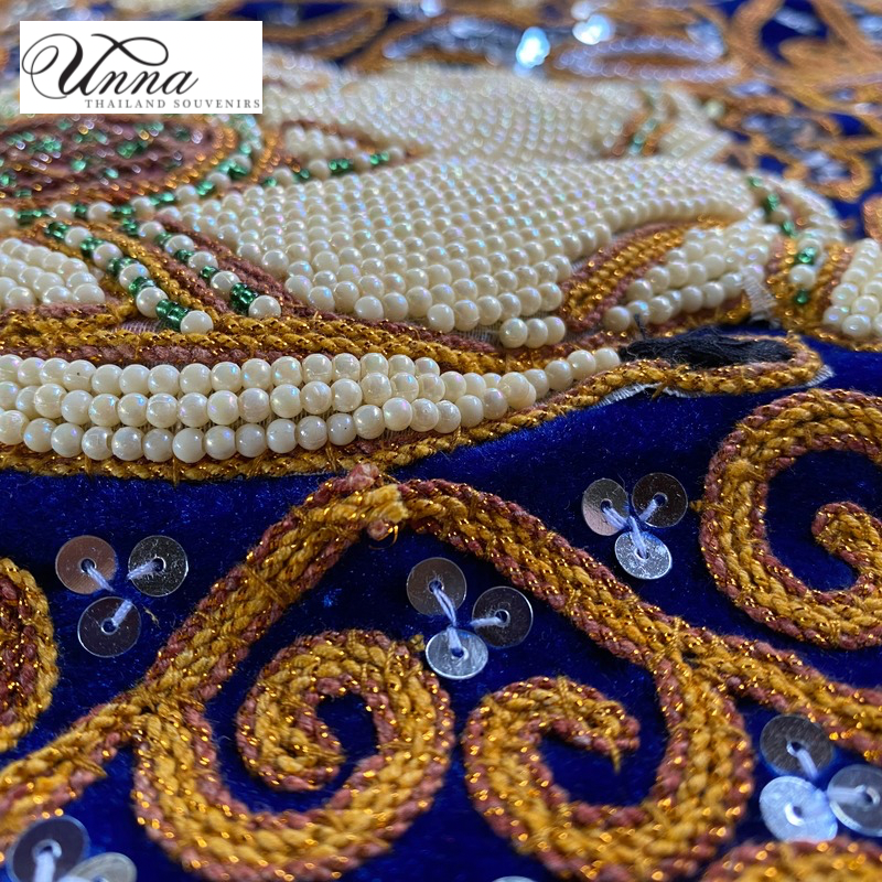 ผ้าปักช้าง แขวนผนัง แนวนอน ช้าง 5 ตัว ปักมุก และเลื่อม งานฝีมือพม่า elephant hand embroidery wall-hanging Myanmar