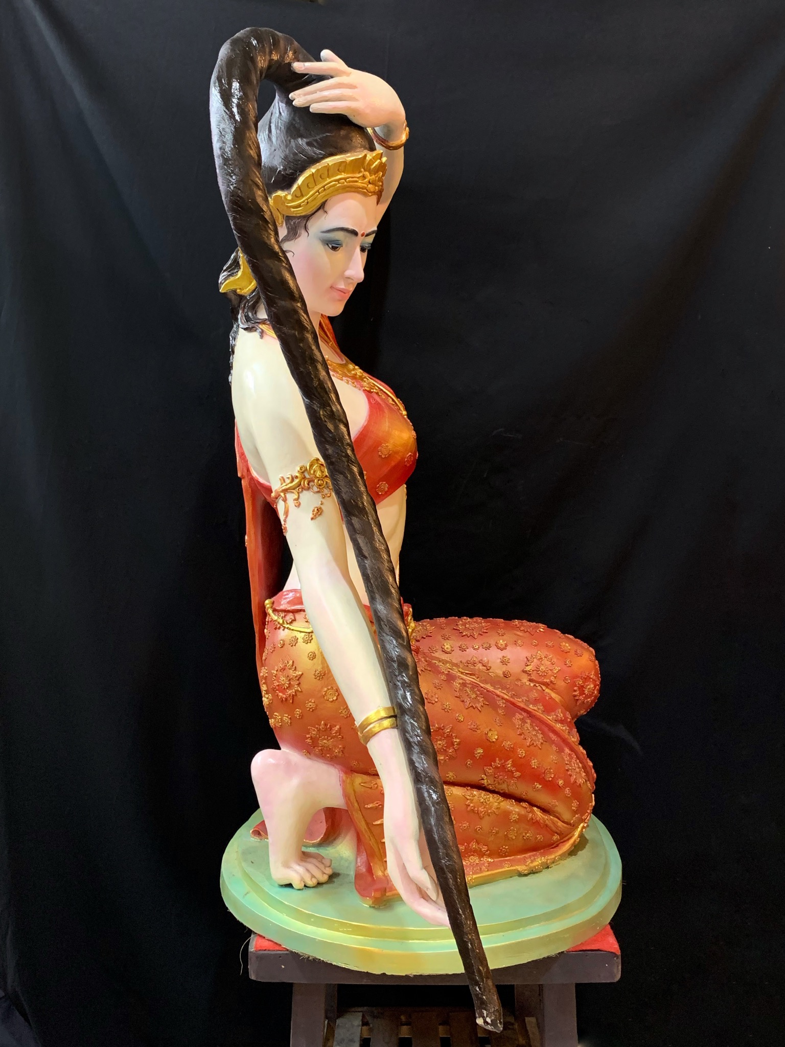 พระแม่ธรณีบีบมวยผม หน้าตัก 30 นิ้ว