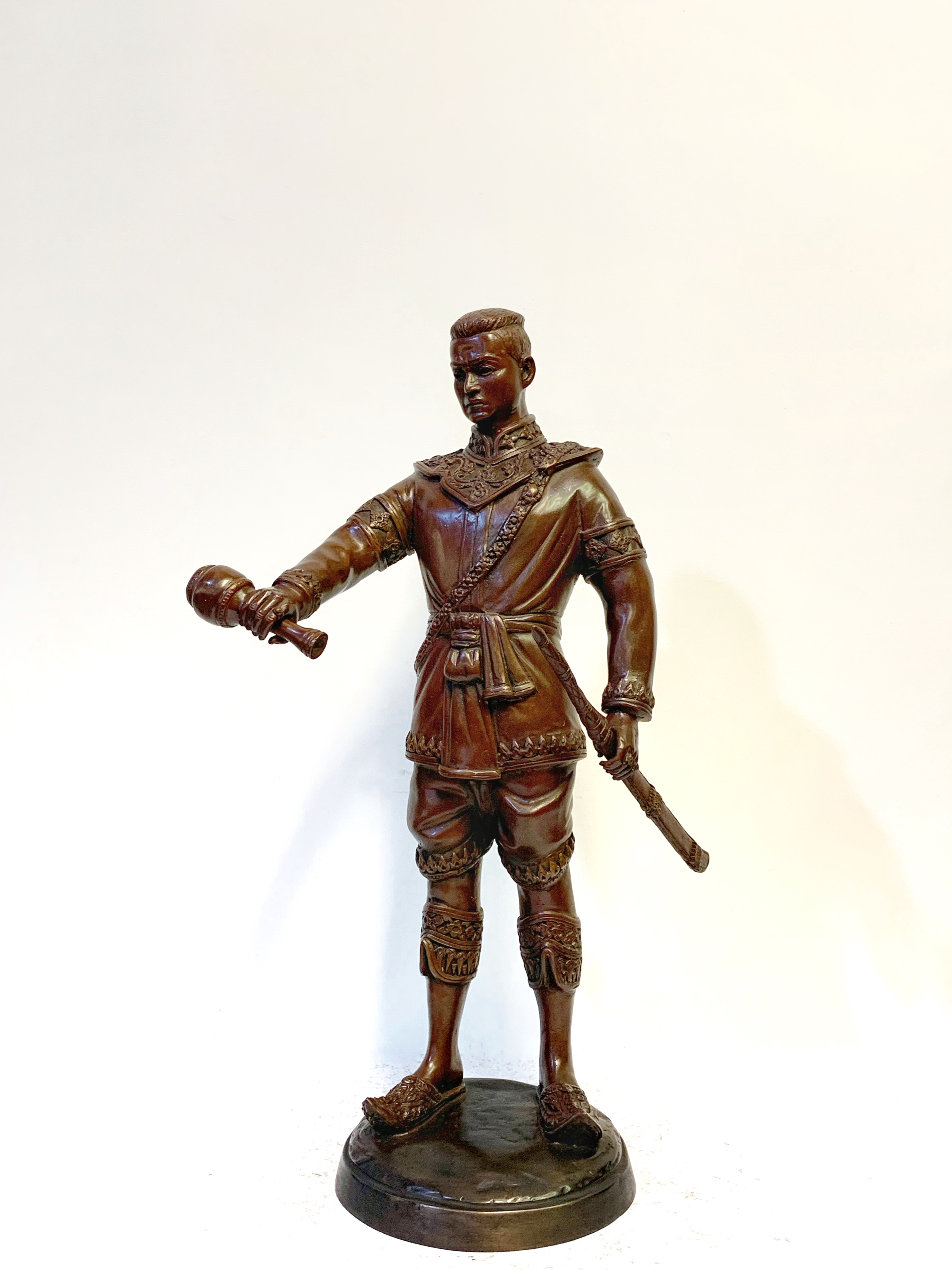 สมเด็จพระนเรศวรมหาราช ยืนหลั่งทักษิโณทก หน้าตัก 9 นิ้ว