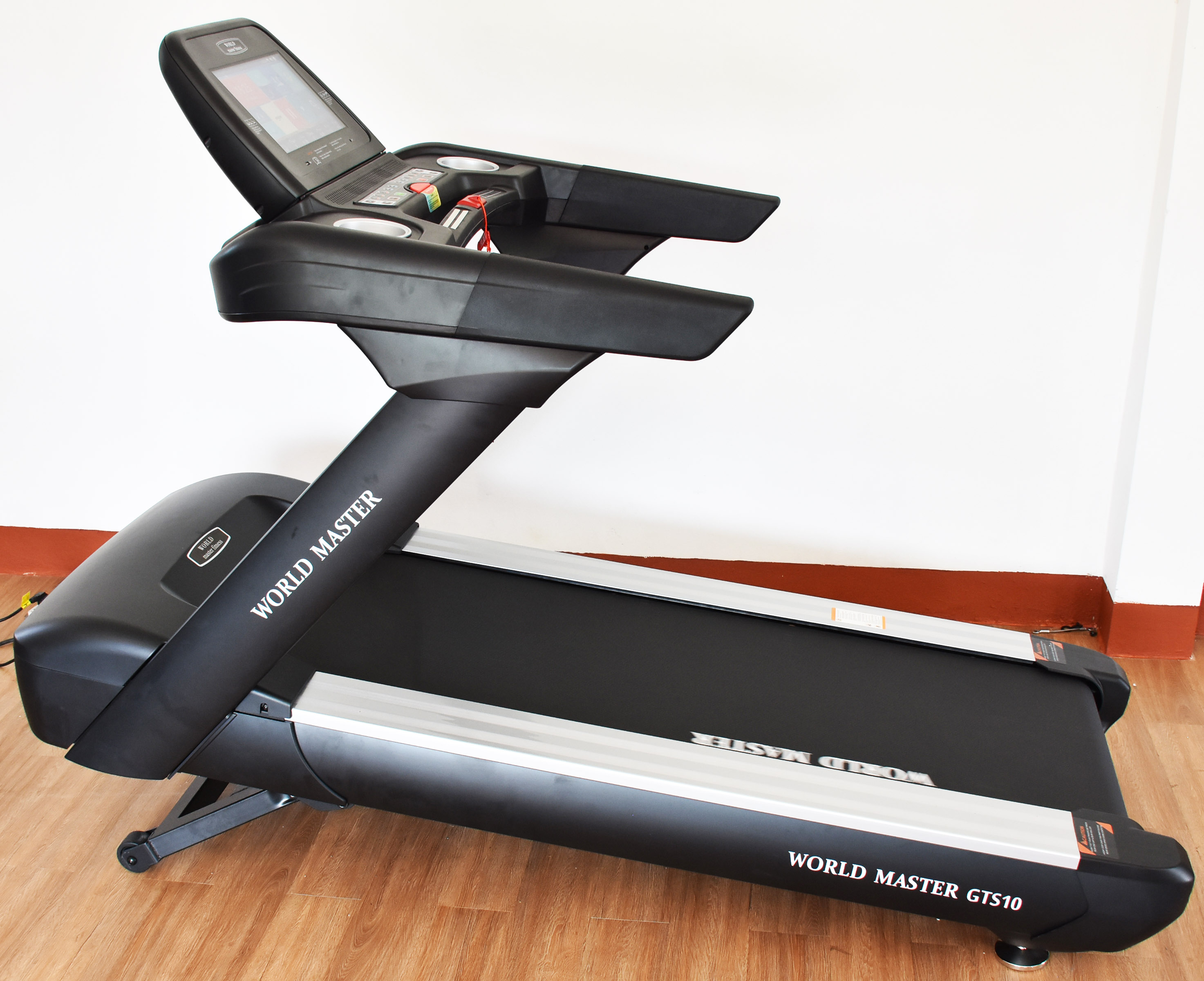 ลู่วิ่งไฟฟ้าWORLD MASTER GTS10 มอเตอร์ AC 6.0 แรงม้าใช้ในโรงยิมฟิตเนสได้