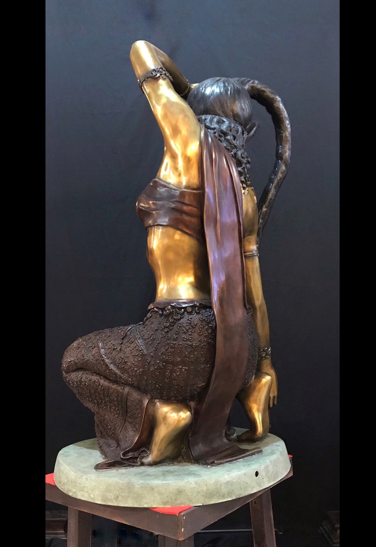 พระแม่ธรณีบีบมวยผม หน้าตัก 30 นิ้ว