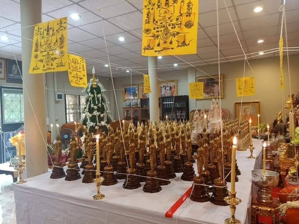 พระเจ้าห้ามโศกโรคาภัยนิรันตรายปราบไพรี หลวงพ่อเงินไหลมาสิริโภคาธนบดี สูง 18 นิ้ว